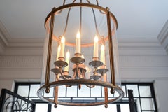 Grande lanterne cylindrique de hall à huit feux, en métal doré, de style Louis XVI