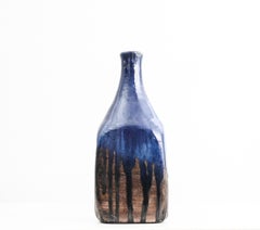 Vaso alto a forma di bottiglia con smalto a goccia color cobalto di Marcello Fantoni, Firenze