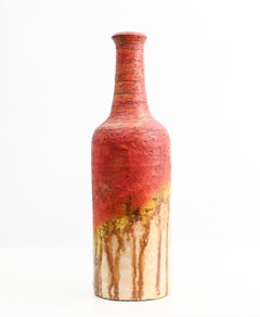 Vaso alto con texture, nei toni del rosso e del crema, di Marcello Fantoni, Firenze