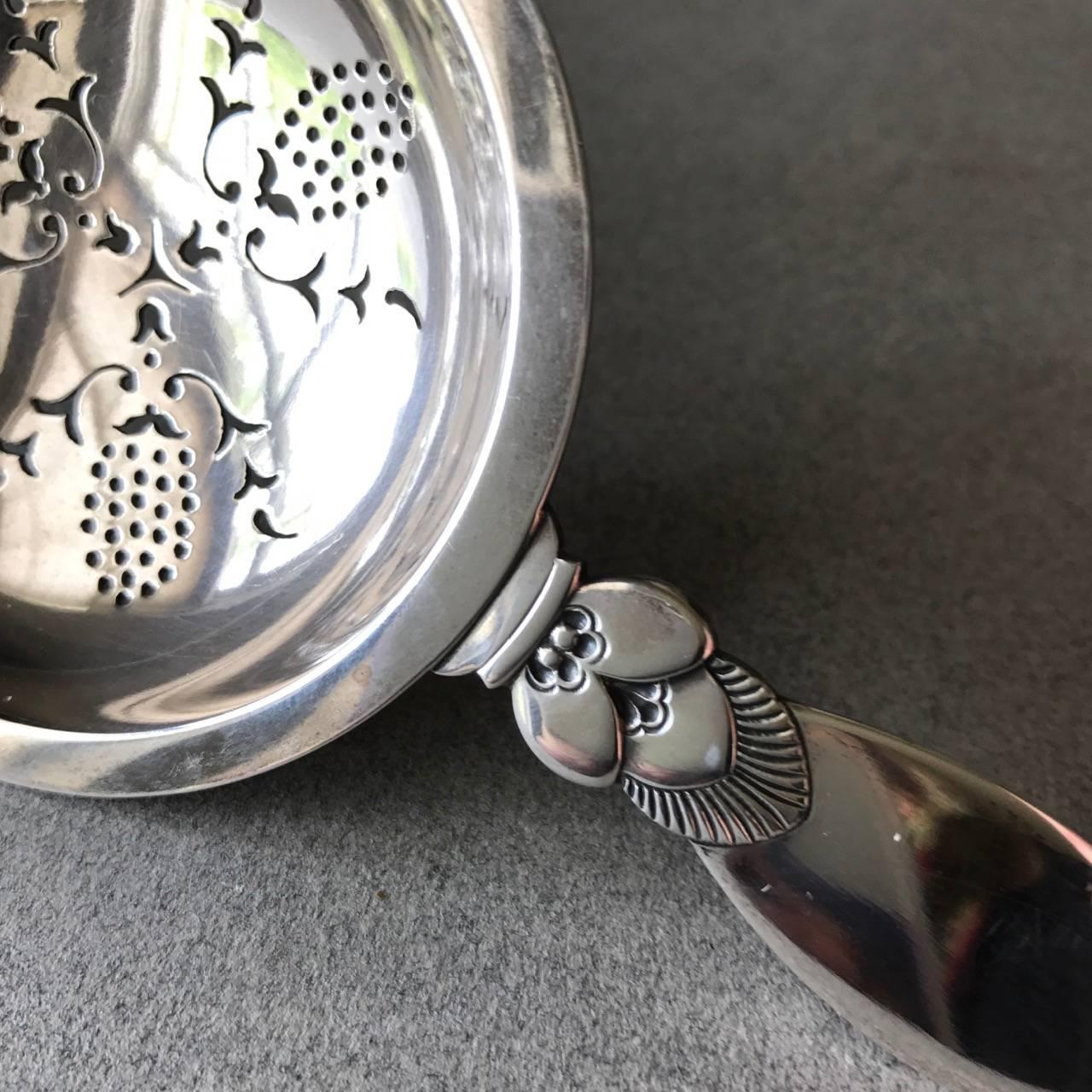 Georg Jensen Sterling Silver Cactus Tea Strainer on Stand No 646A Very Rare In Excellent Condition In San Francisco, CA
