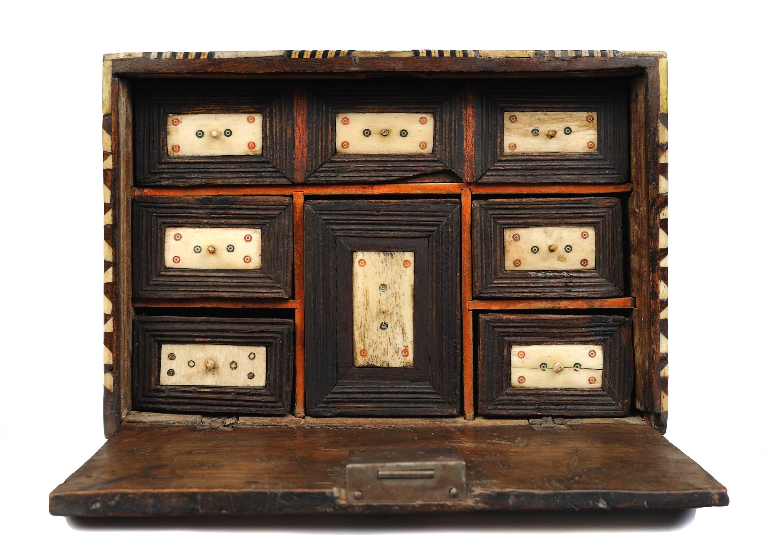 17th century Alto Plano traveling desk
Peru or Bolivia, circa 1680
Rosewood and bone
Measure: 9 x 13 x 9.5 inches.