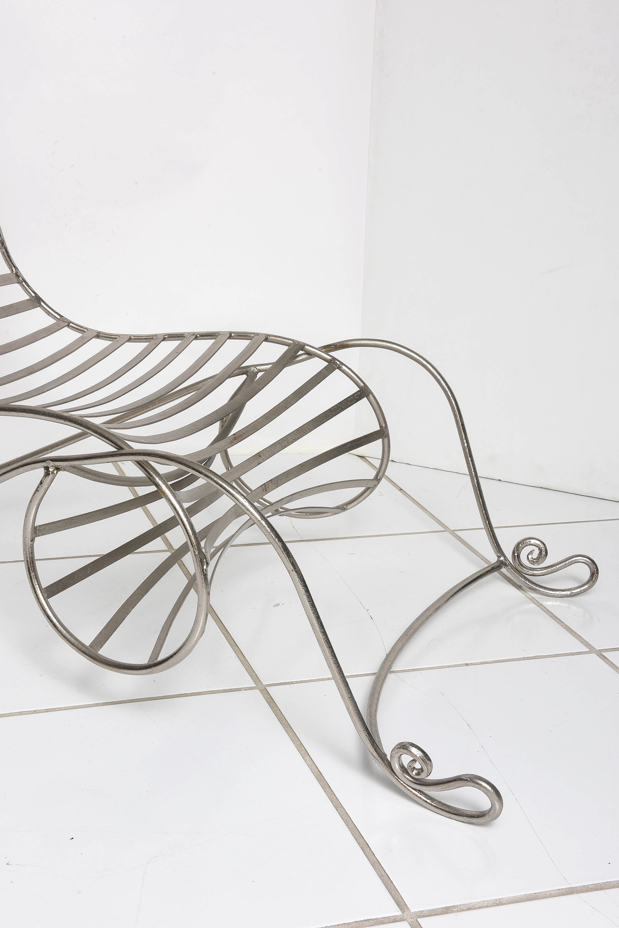 Chromstuhl im Stil des Spine Chair nach Andr Dubreuil, ca. 1990er Jahre (Moderne) im Angebot