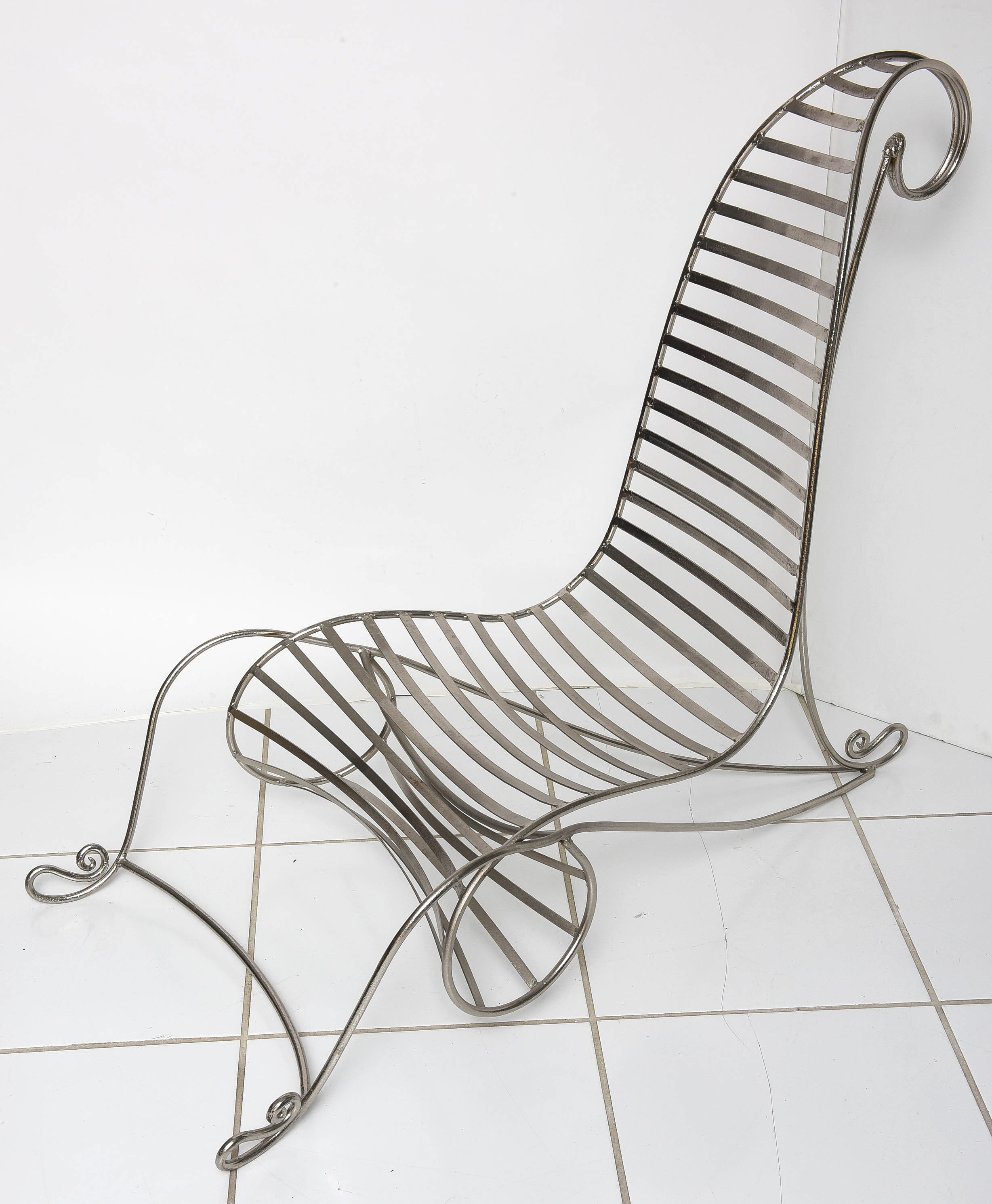Chrome Chaise chromée dans le style de la chaise Spine d'après Andr Dubreuil, vers 1990 en vente