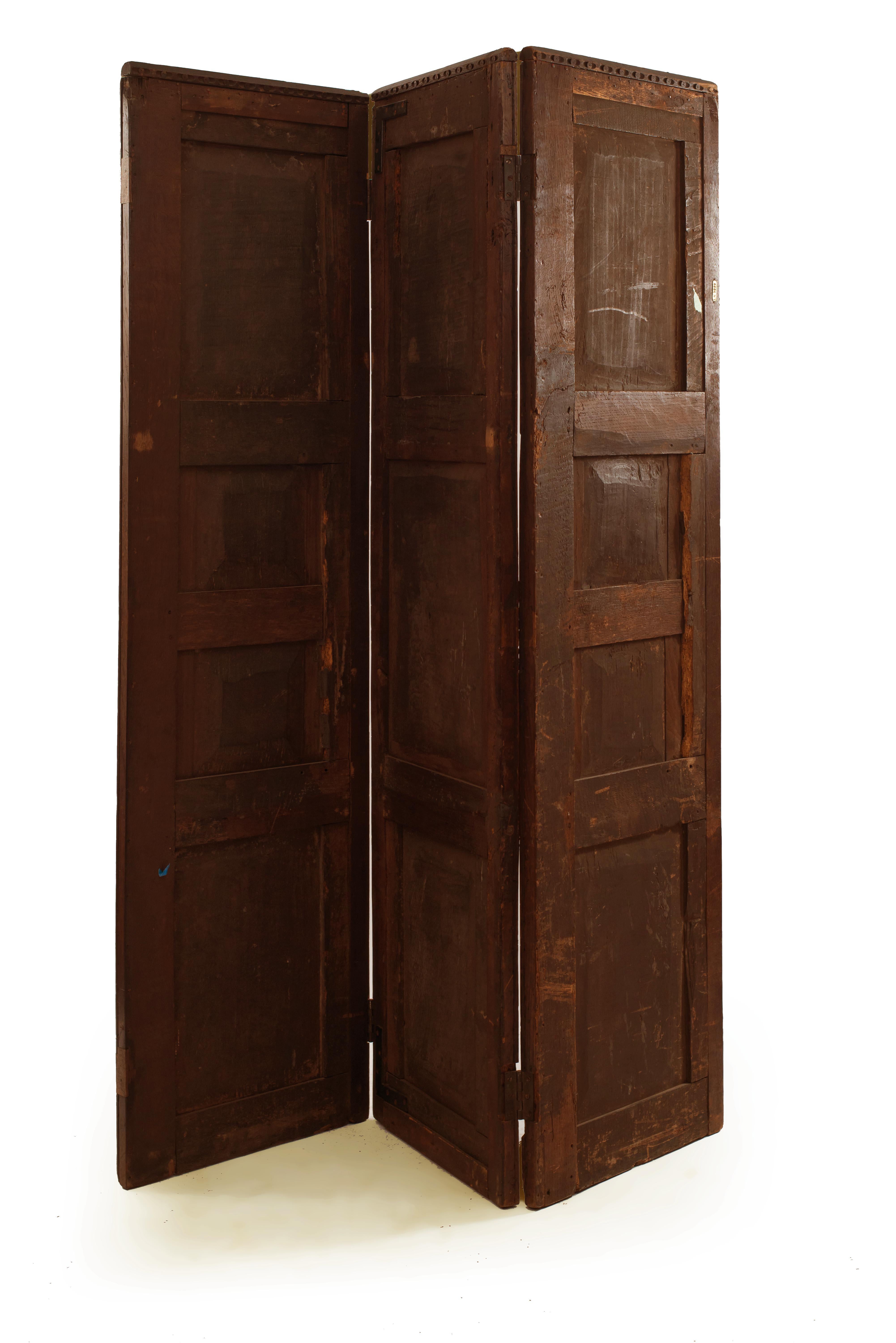 19th Century English Renaissance Style Carved Oak Three Fold Screen In Good Condition In New York, NY