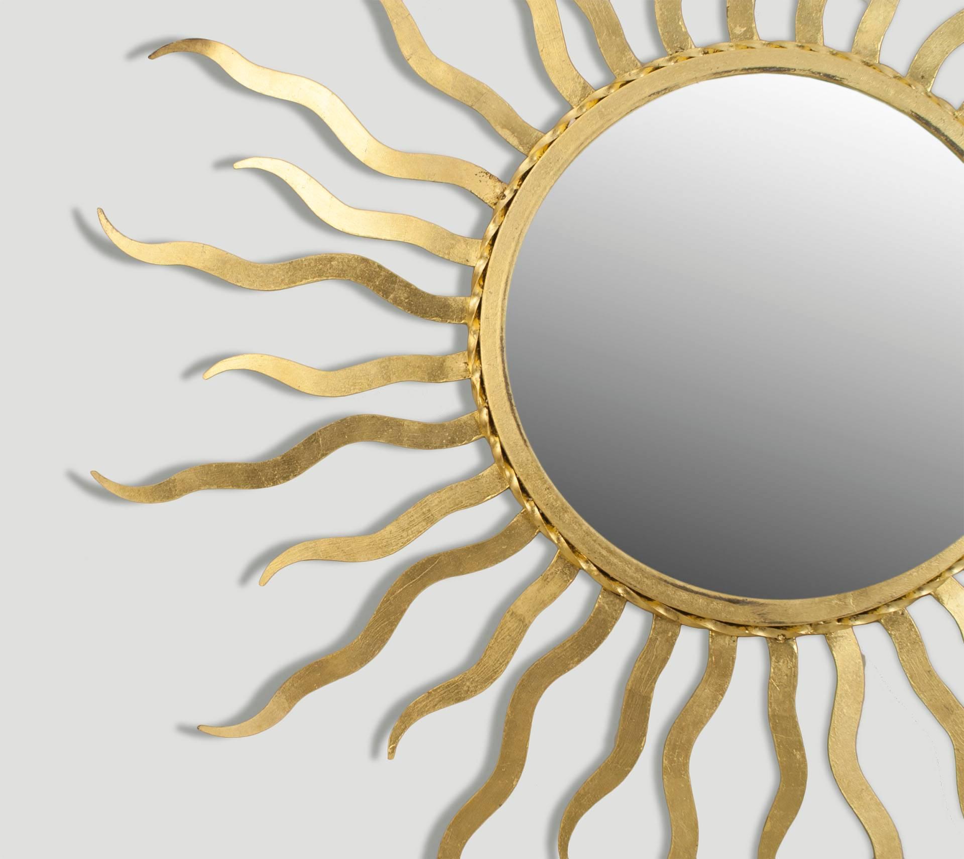 Doré Miroirs muraux italiens de style Art Moderne (moderne) en métal doré en forme d'éclats de soleil en vente