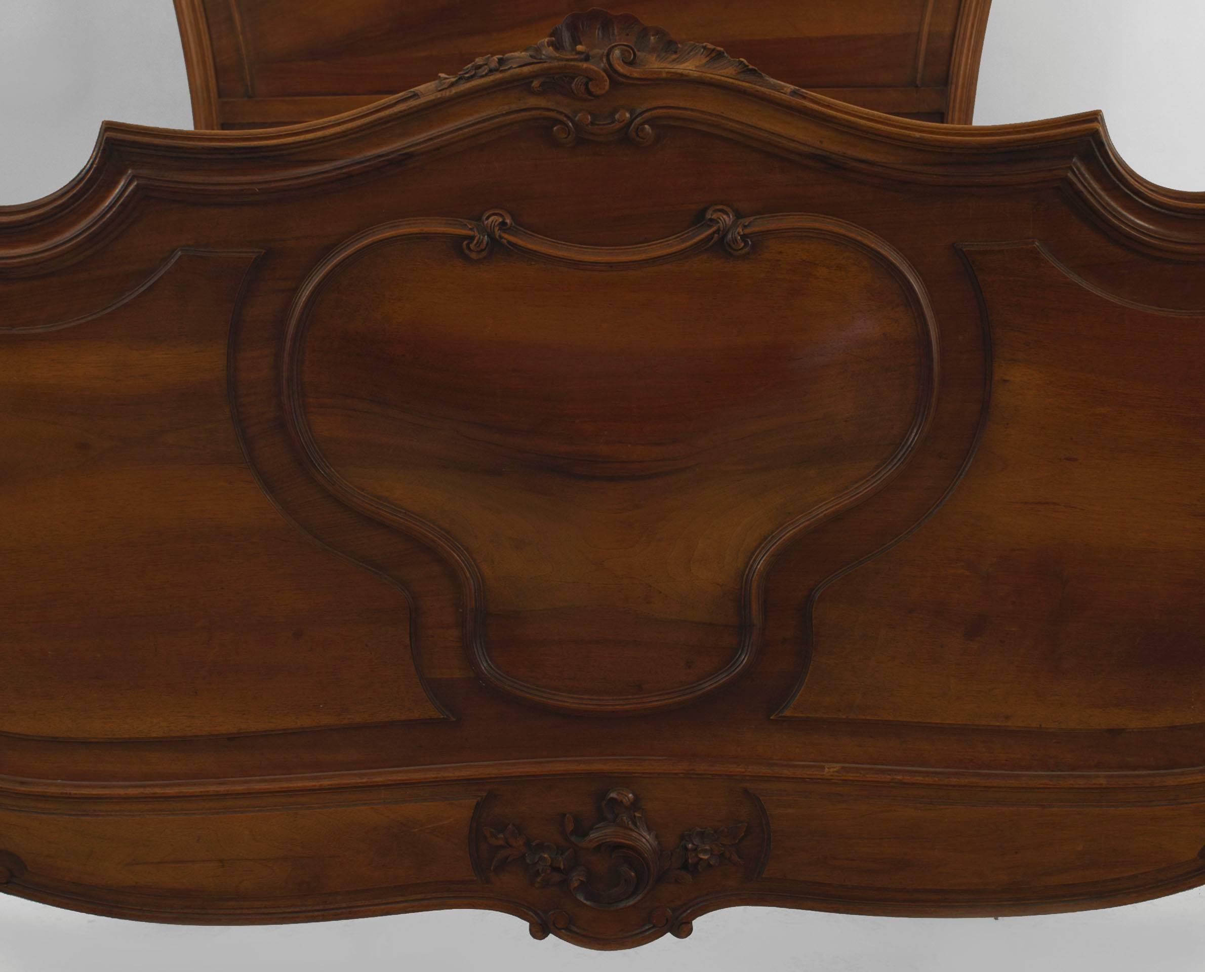 Turn of the Century French Louis XV Style Walnut Bed In Good Condition In New York, NY