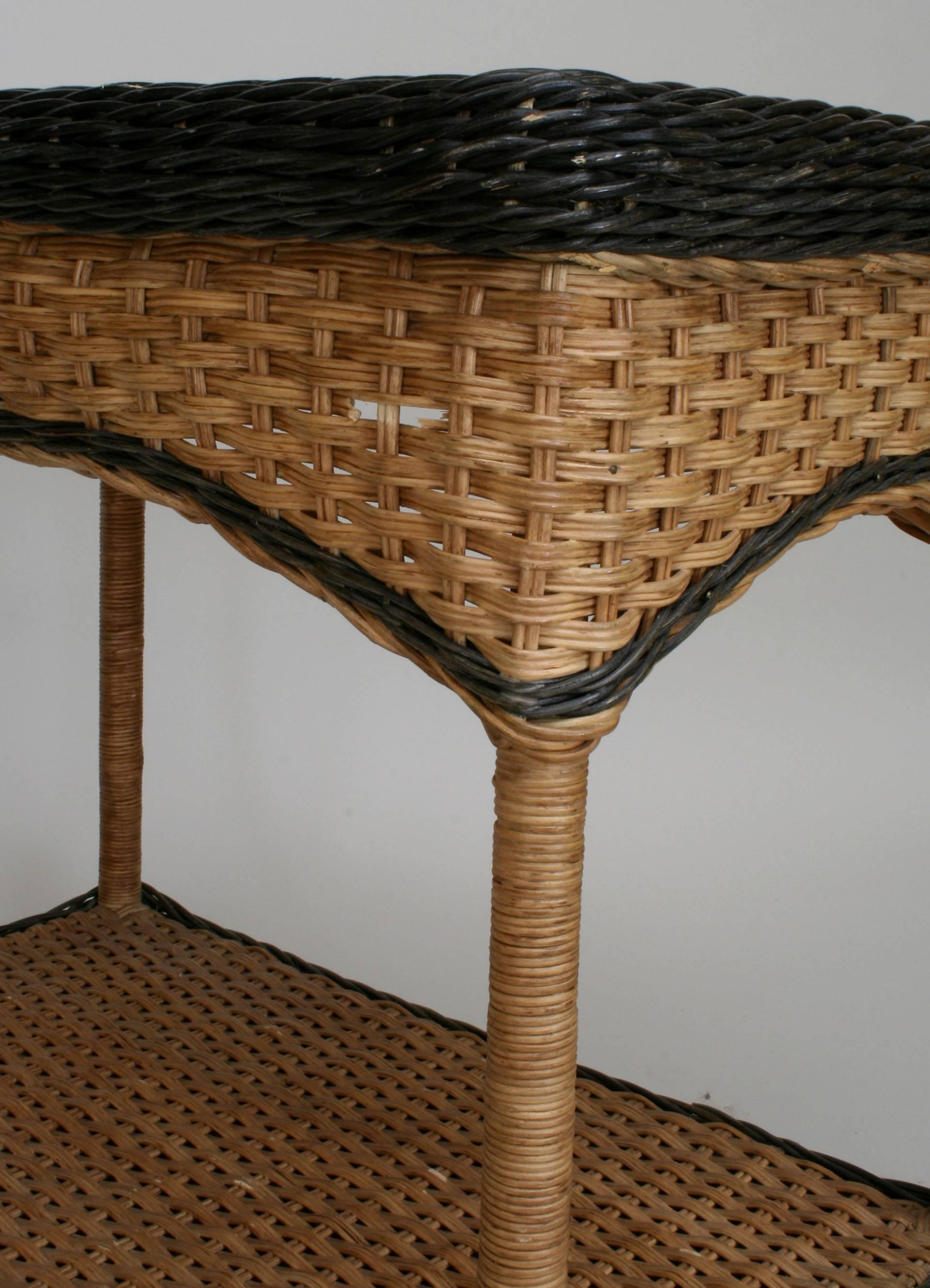 French, 1940s Natural Wicker Rectangular End Table In Good Condition In New York, NY
