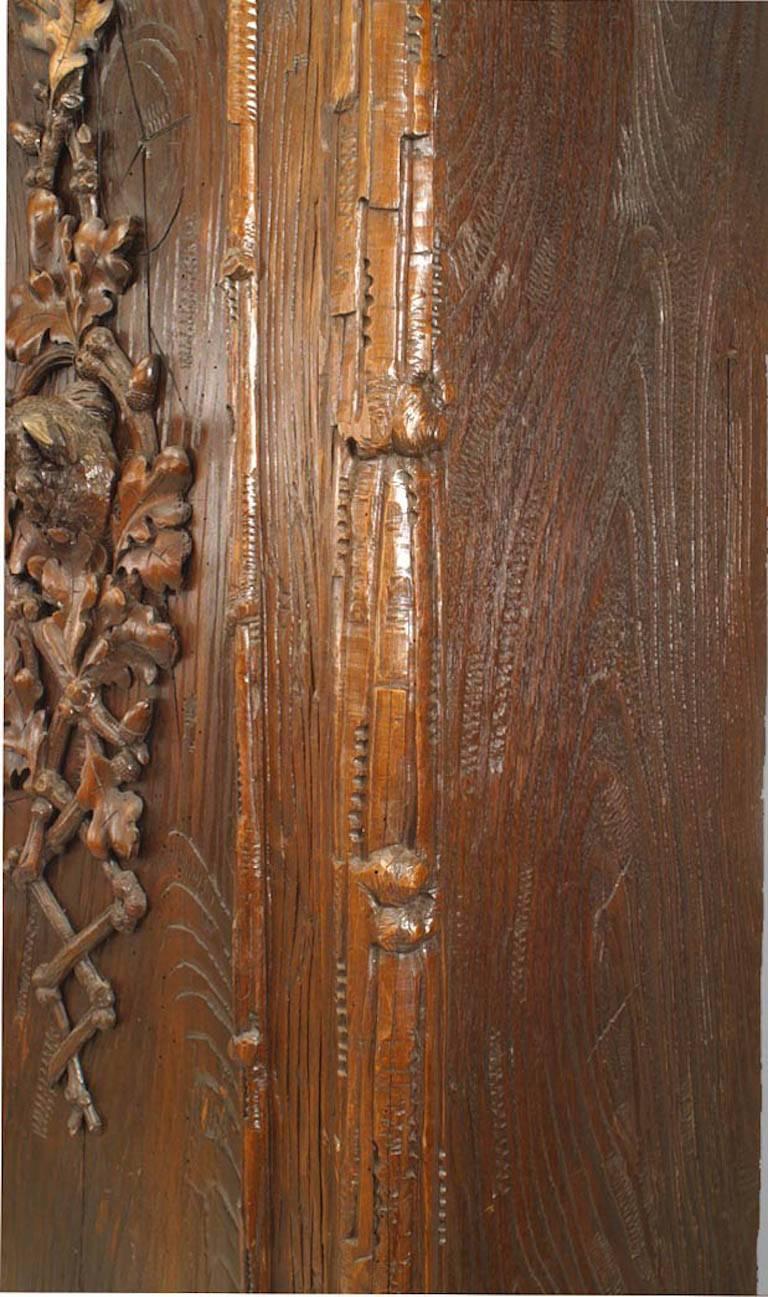 Rustikaler geschnitzter Tierkopf-Schrank aus Schwarzwälder Walnussholz im Angebot 4