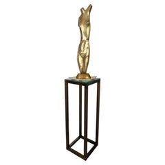 Scultura in ottone raffigurante un nudo di Emiel De Block, ispirata ad Amedeo Modigliani, su piedistallo Mastercraft