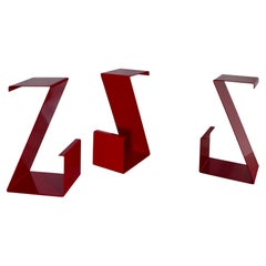 Martha Sturdy (3) Sgabelli da bar industriali rossi a forma di Z, piedistalli artistici, supporti per piante