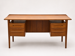 Scrivania danese d’epoca in teak di Peter Løvig Nielsen per Løvig, anni ’60