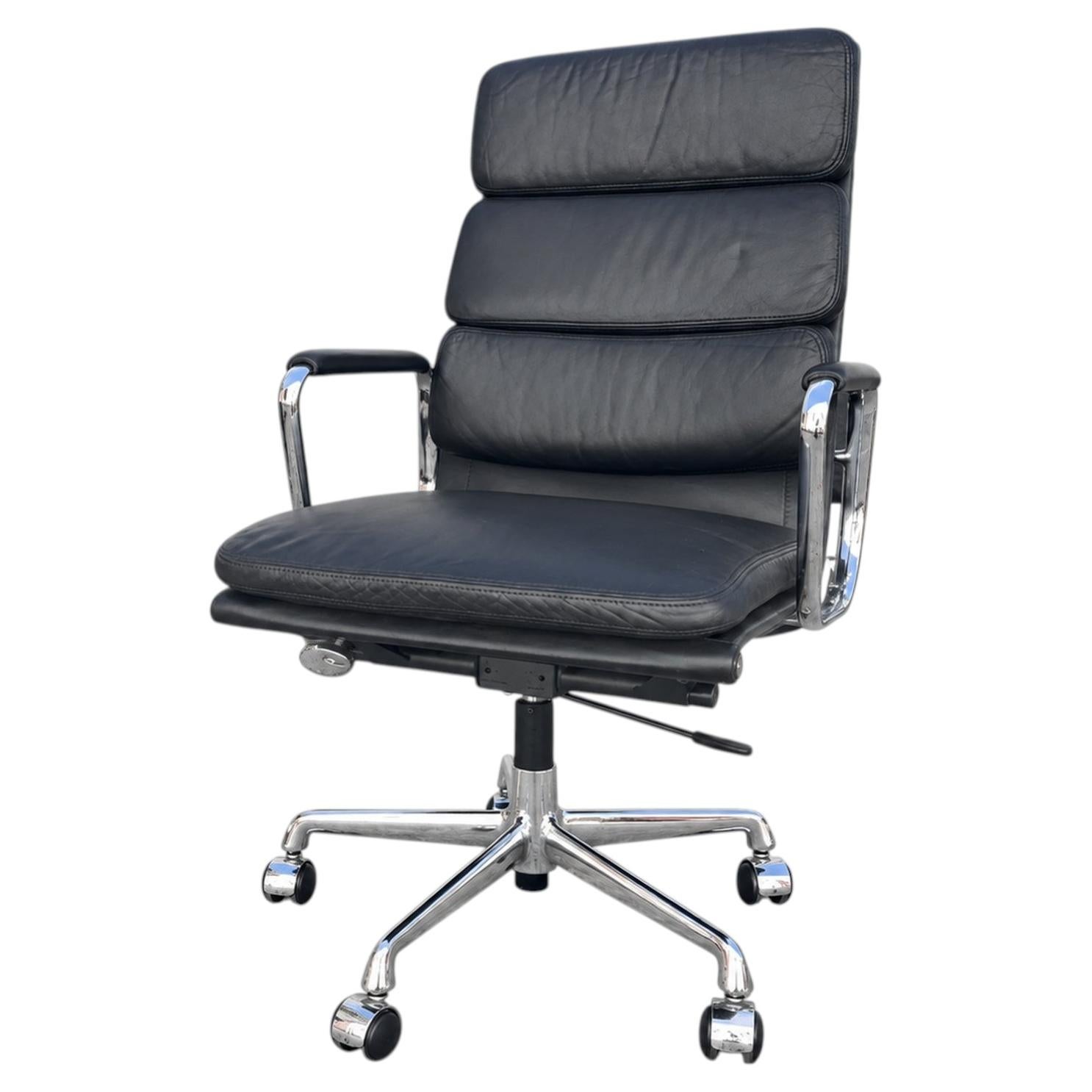 Pre-owned Vitra Ea219 Softpad Office Chair In Black Leather By Charles Eames, 2000s