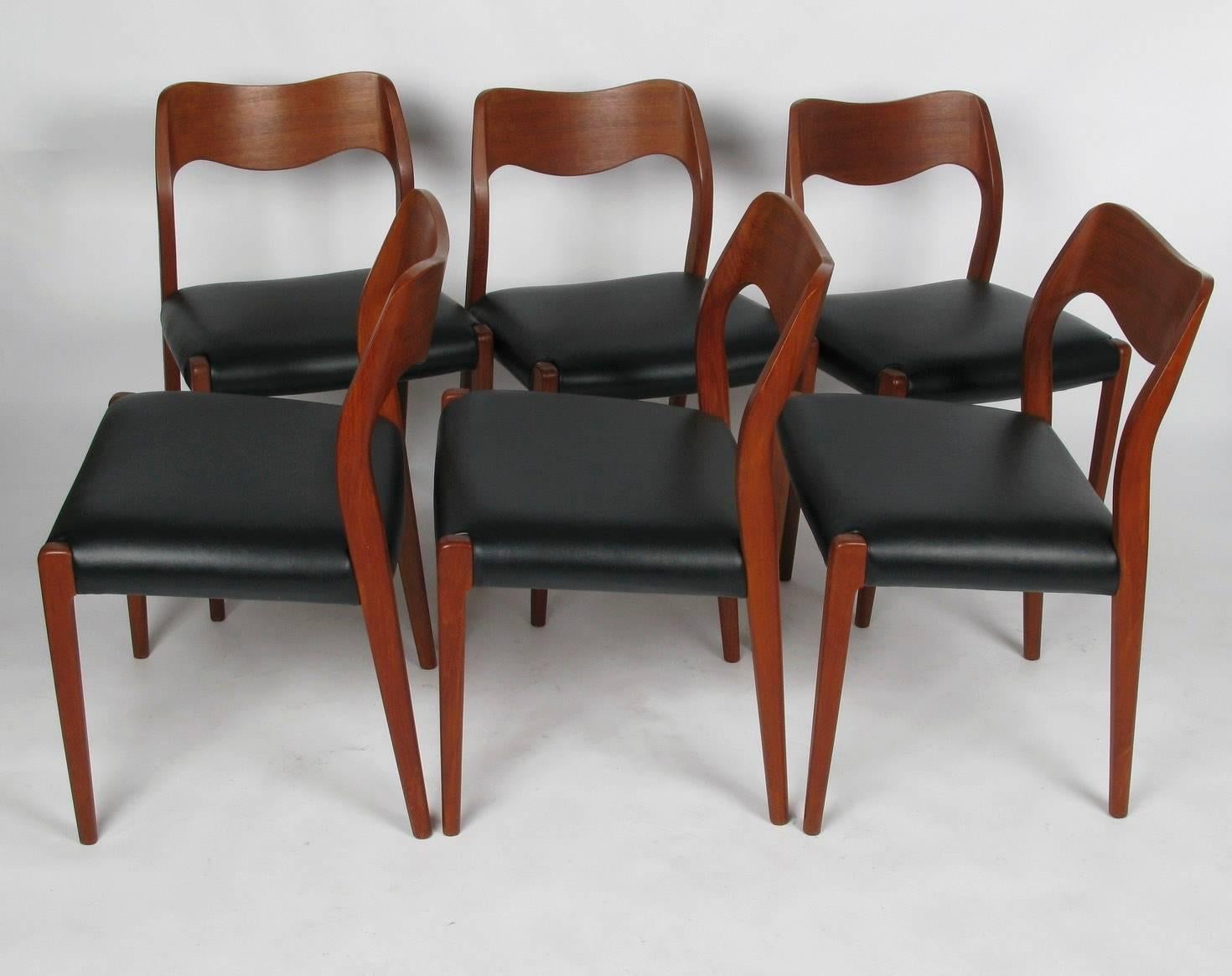 Set of Eight Niels Moller Dining Chairs, Two-Arm & Six Side 1