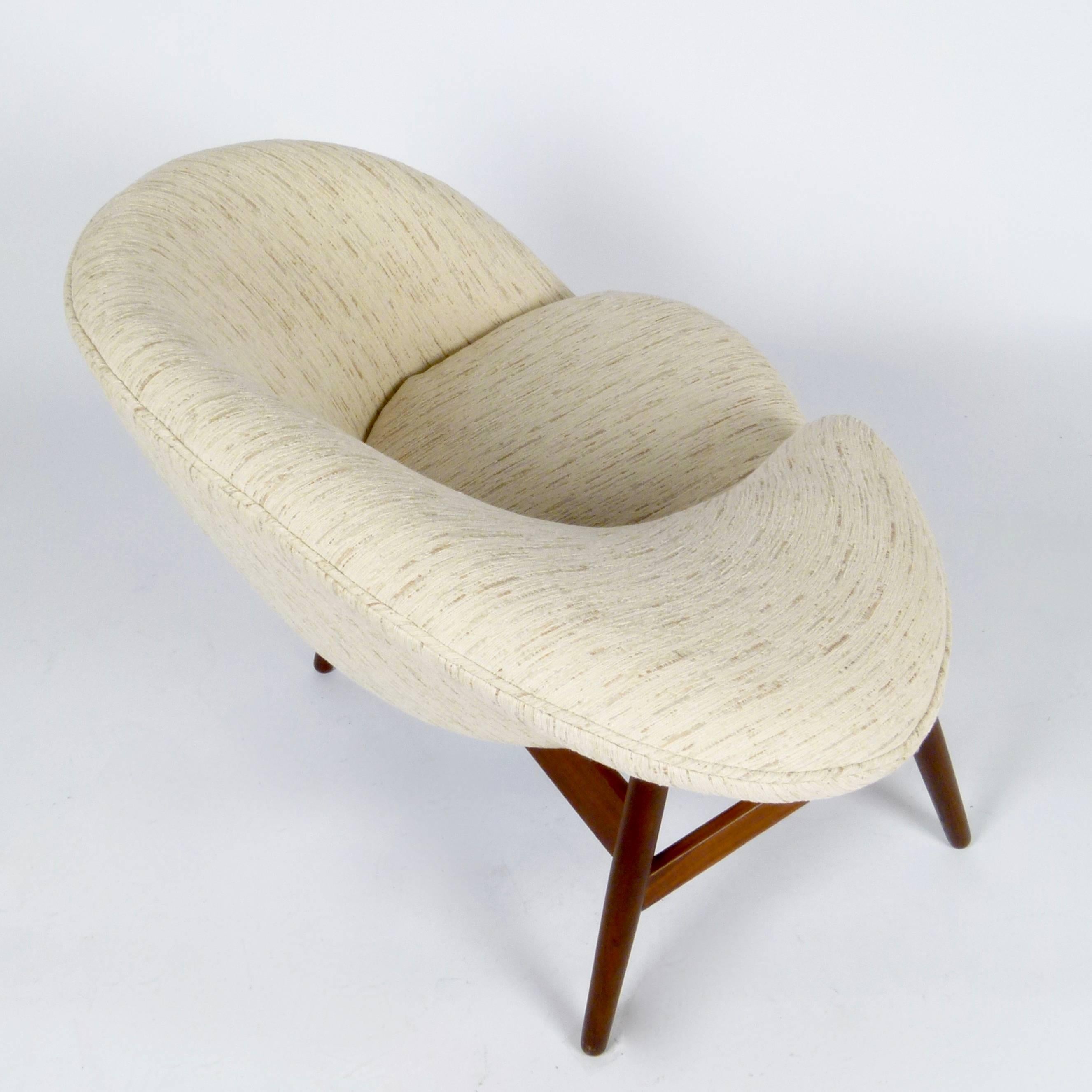 Mid-20th Century Hans Olsen Fried Egg Chair
