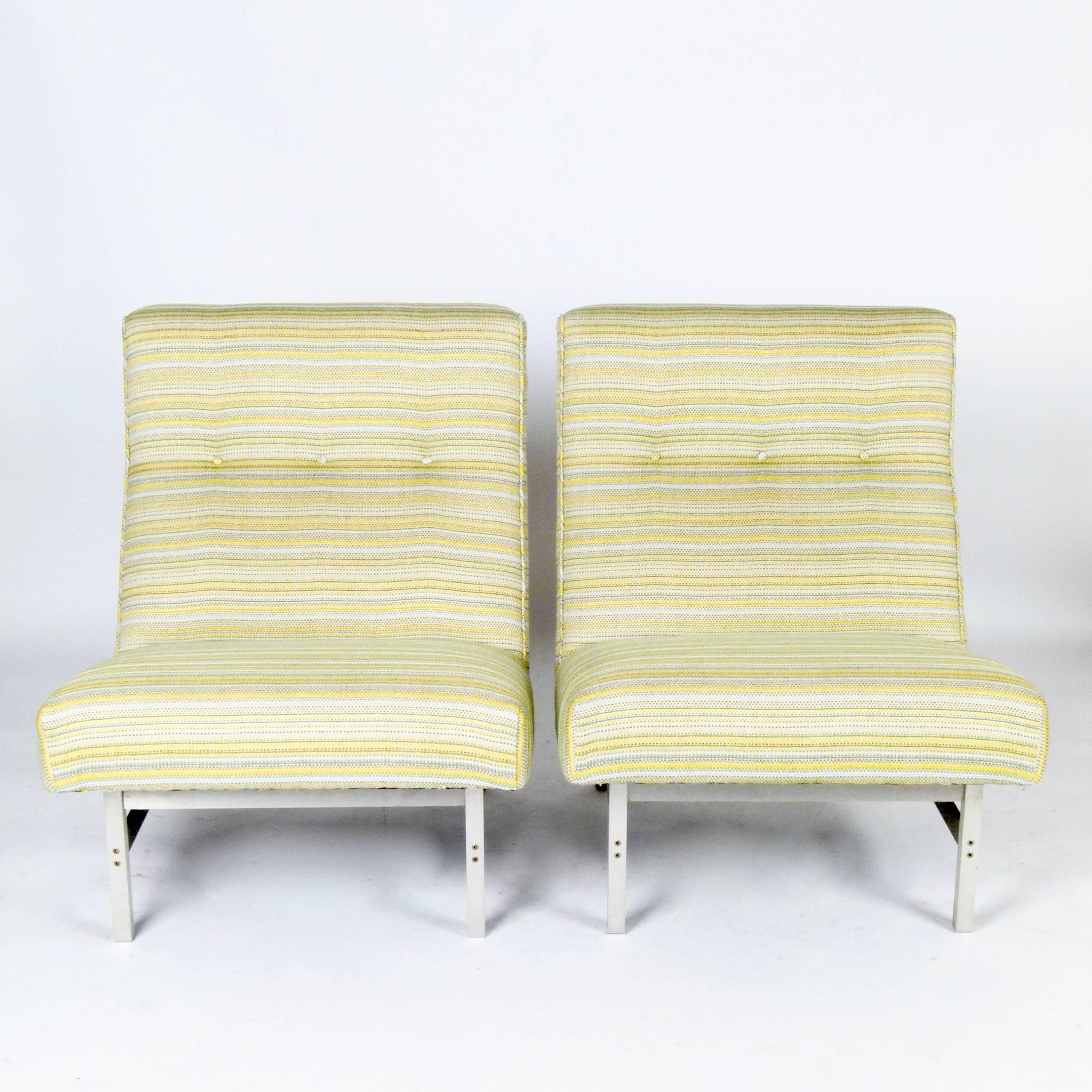 American Pair of Florence Knoll Lounge Chairs For Sale