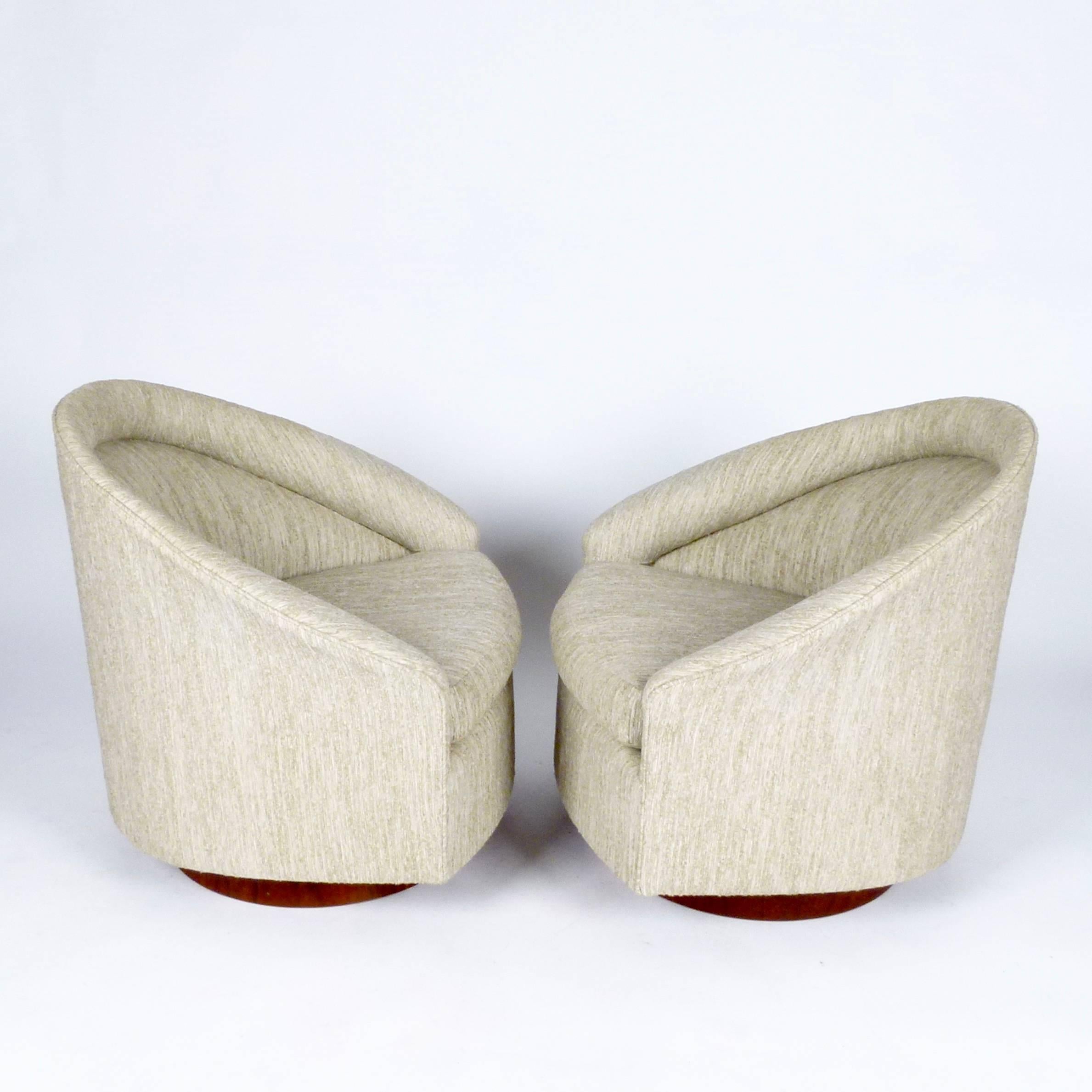 Mid-Century Modern Pair of Milo Baughman Swivel Rocking Chairs