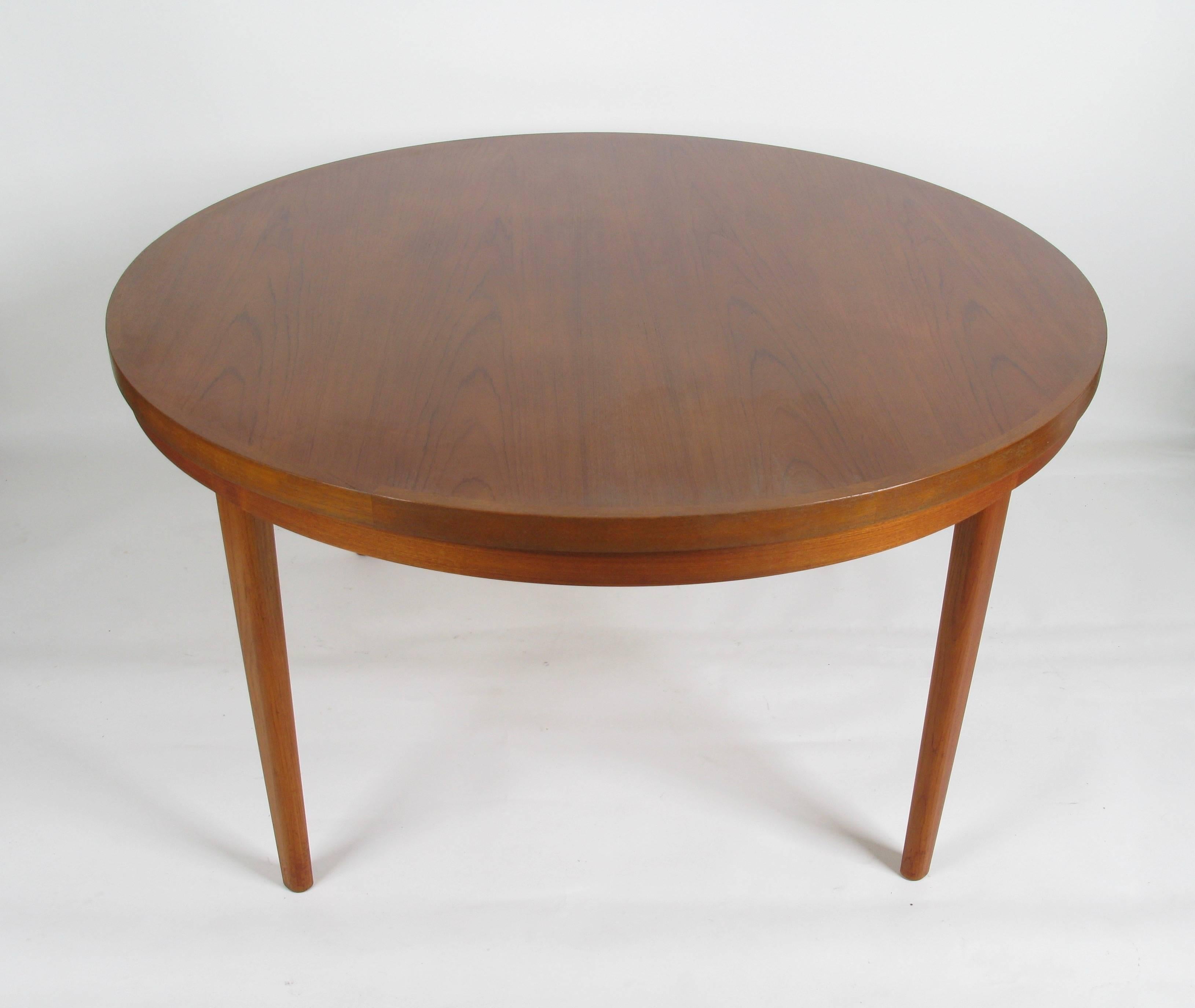 dyrlund flip flap table
