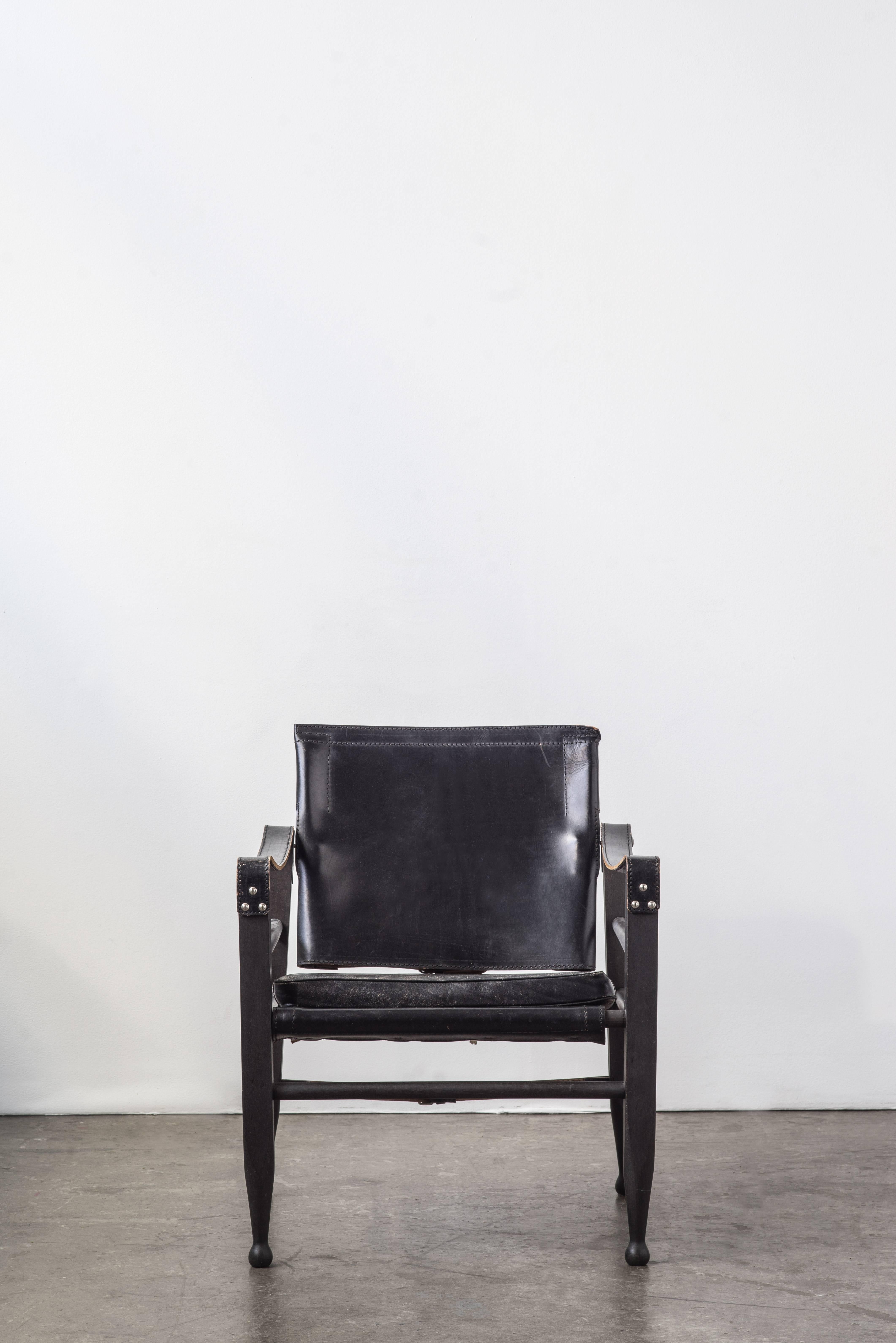 Mid-Century Modern Pair of Black Leather Safari Chairs
