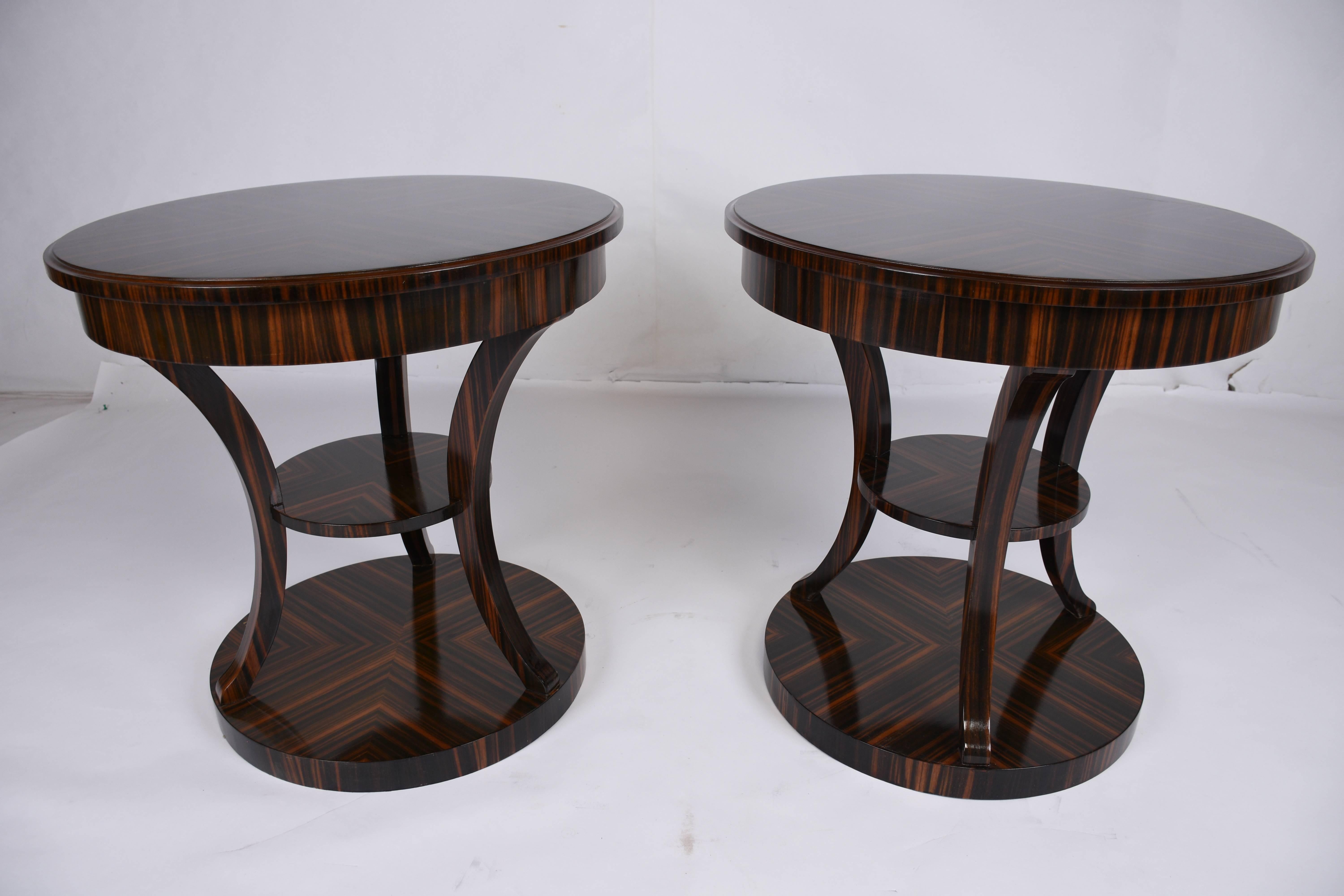 This 1970s vintage Mid-Century-style pair of side tables is beautifully adorned with exotic Brazilian wood veneers. The veneers feature a stunning wood grain and have been placed there the grains meet to form geometric designs. The tables are sturdy