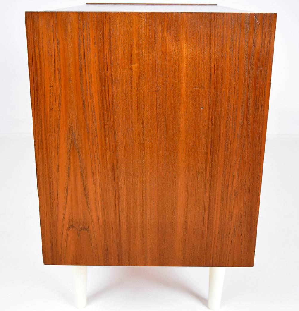 20th Century Mid-Century Modern Chest of Drawers