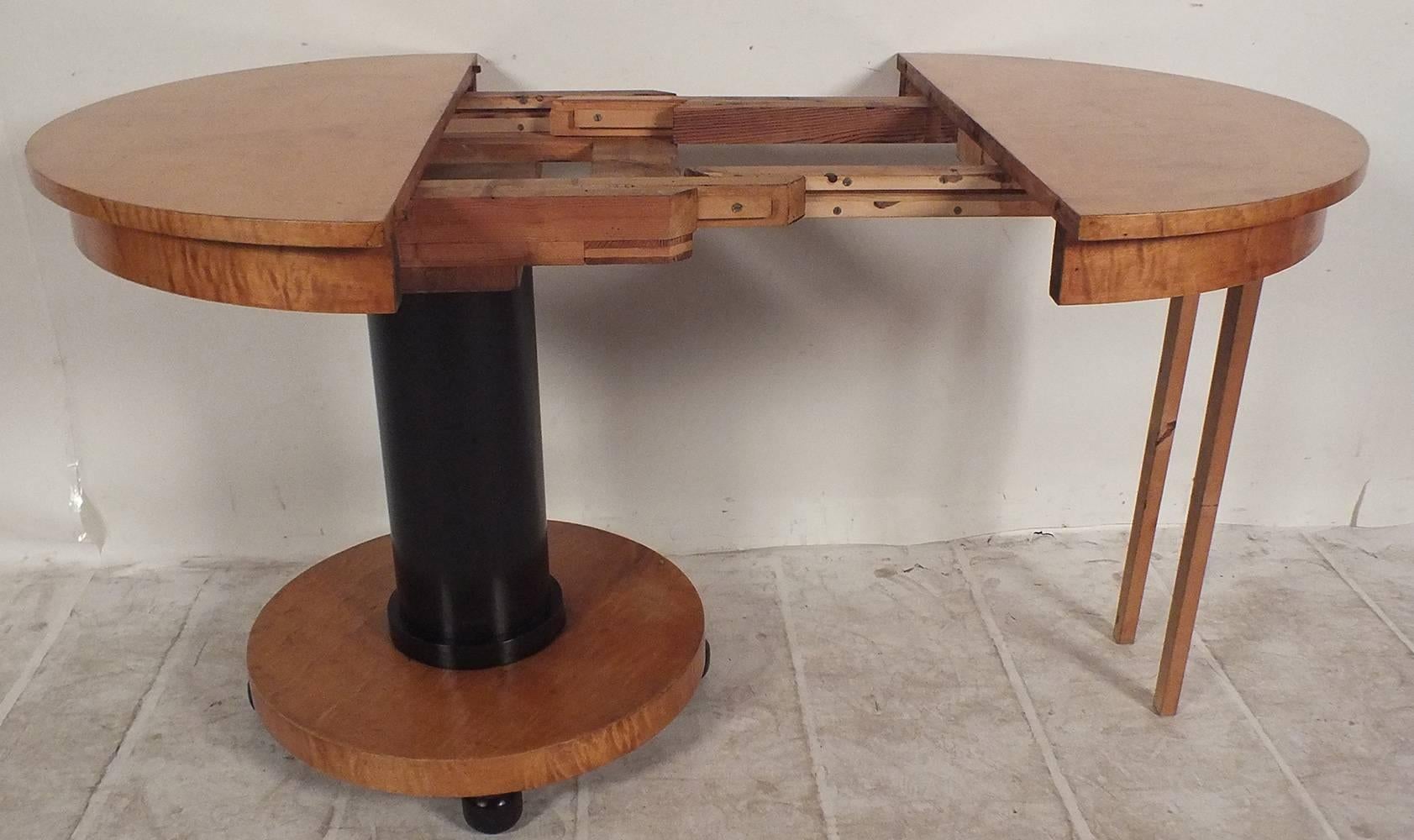 Late 19th Century Biedermeier Pedestal Centre Table In Excellent Condition In Los Angeles, CA