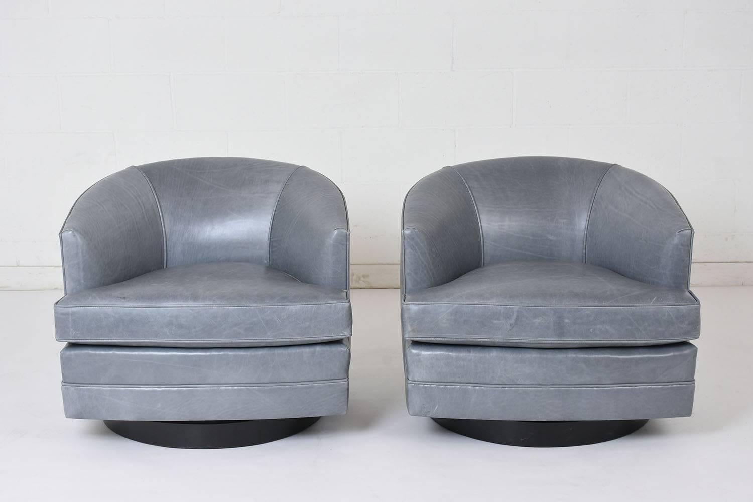 Pair of Mid-Century Modern Style Leather Swivel Lounge Chairs In Excellent Condition In Los Angeles, CA