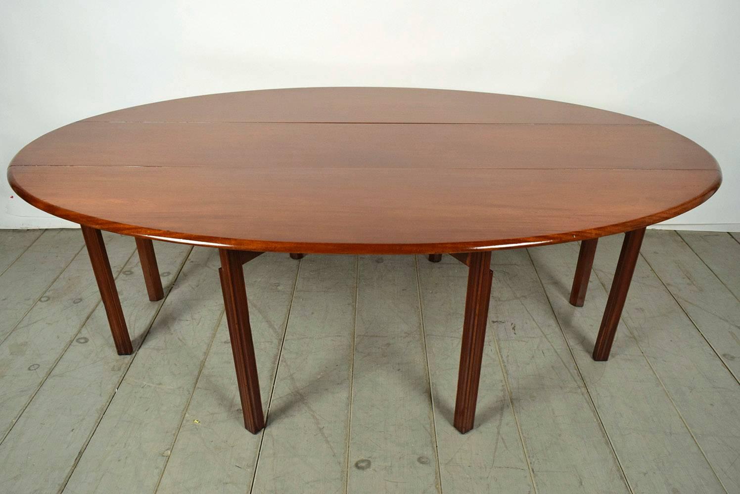 20th Century George III-Style Wake or Hunt Dining Table