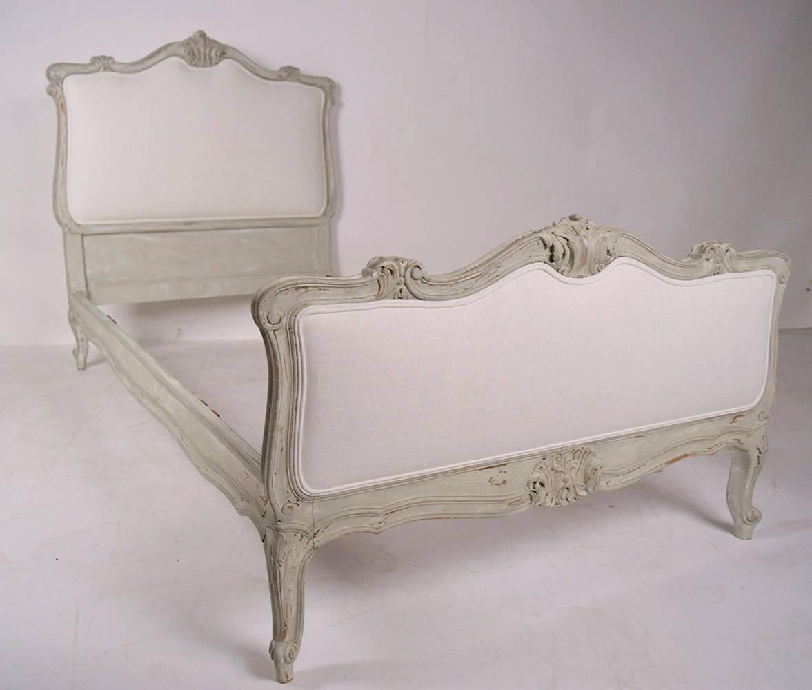 Beautiful Pair of Antiques French Louis XV Beds In Excellent Condition In Los Angeles, CA