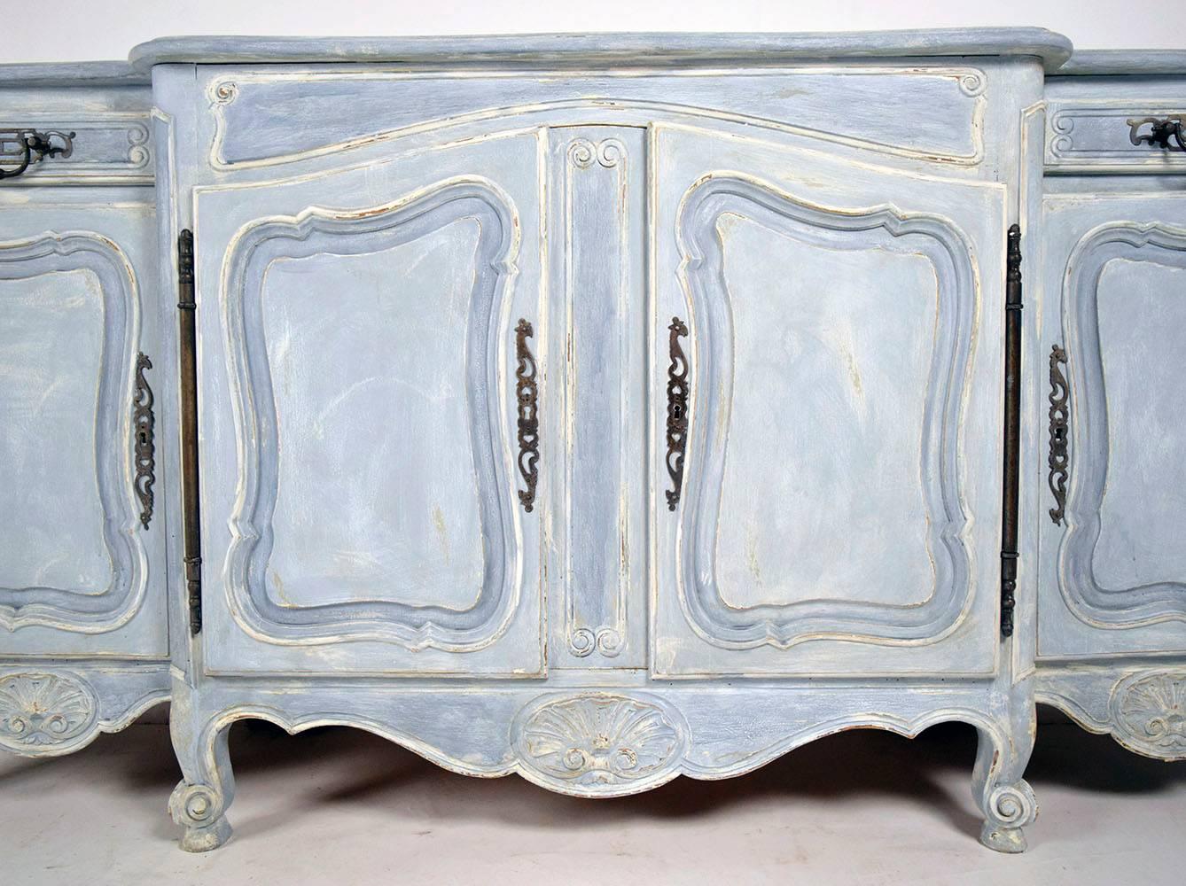 French Louis XV Painted Oak Wood Buffet or Sideboard In Excellent Condition In Los Angeles, CA