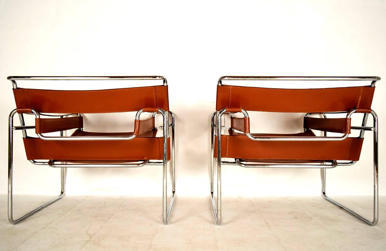 Mid-Century Modern Vintage Pair of Leather and Chrome Wassily Chairs