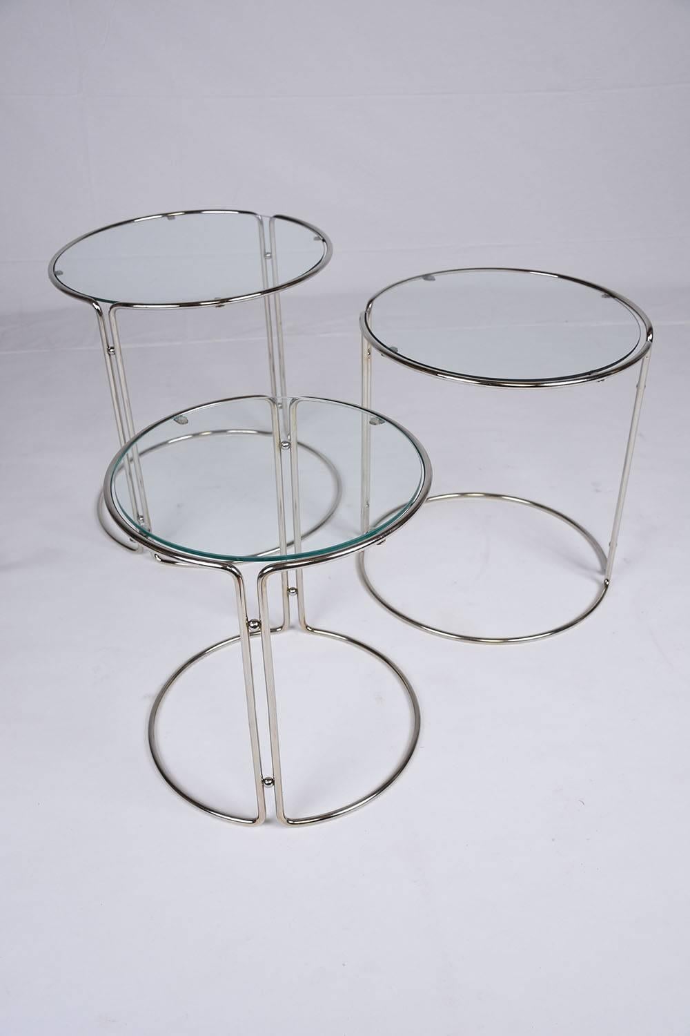 Mid-Century Modern Chrome Nesting Tables In Excellent Condition In Los Angeles, CA