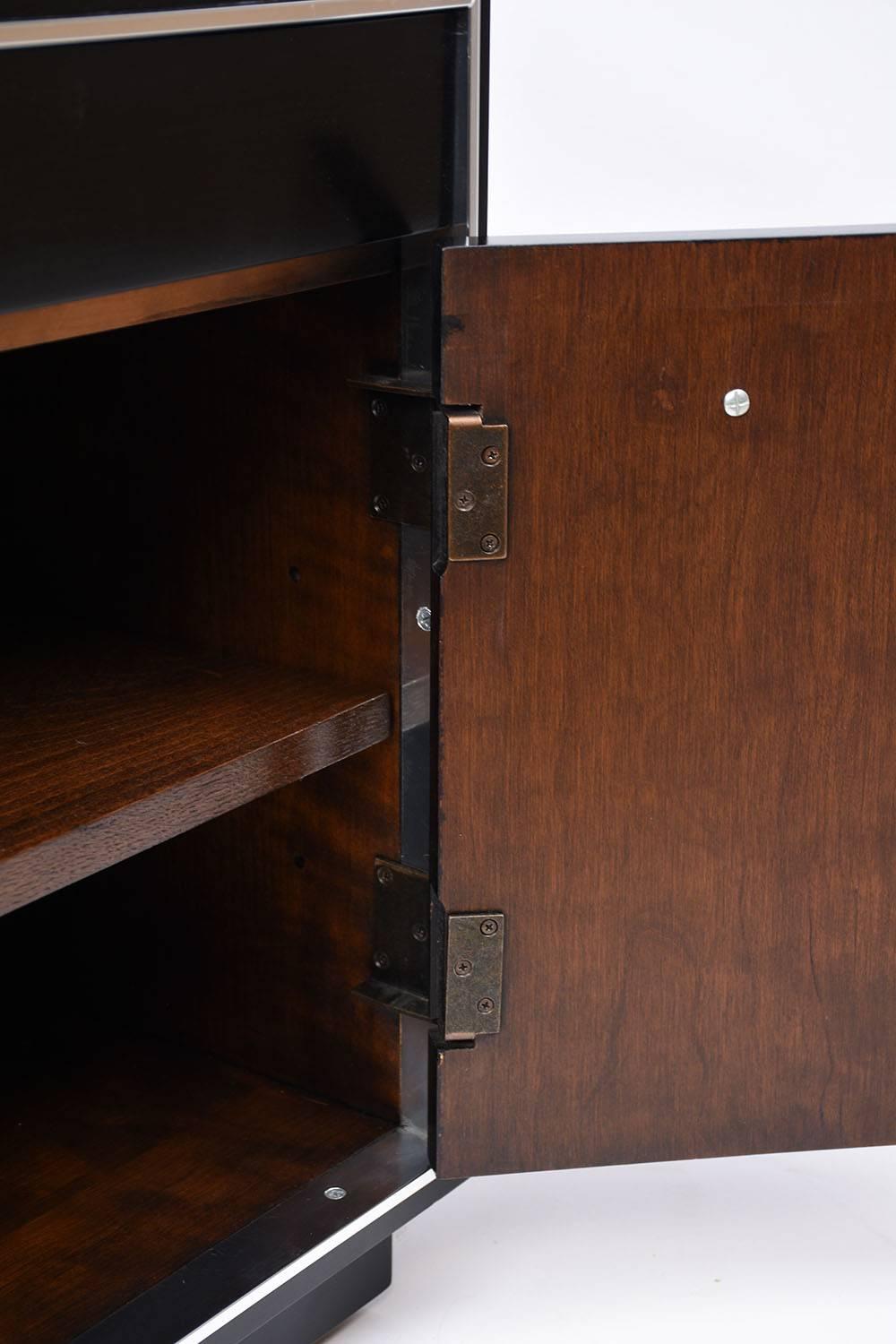 Pair of Ebonized Mid-Century Modern Nightstands 3