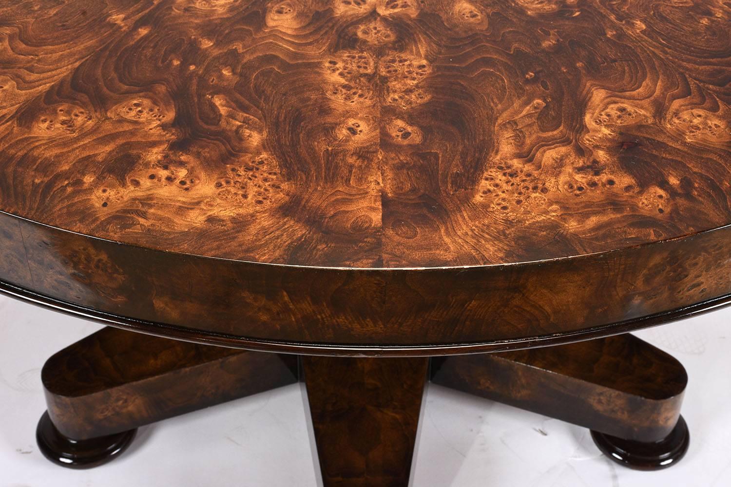 Regency-Style Round Burl Dining Table In Distressed Condition In Los Angeles, CA