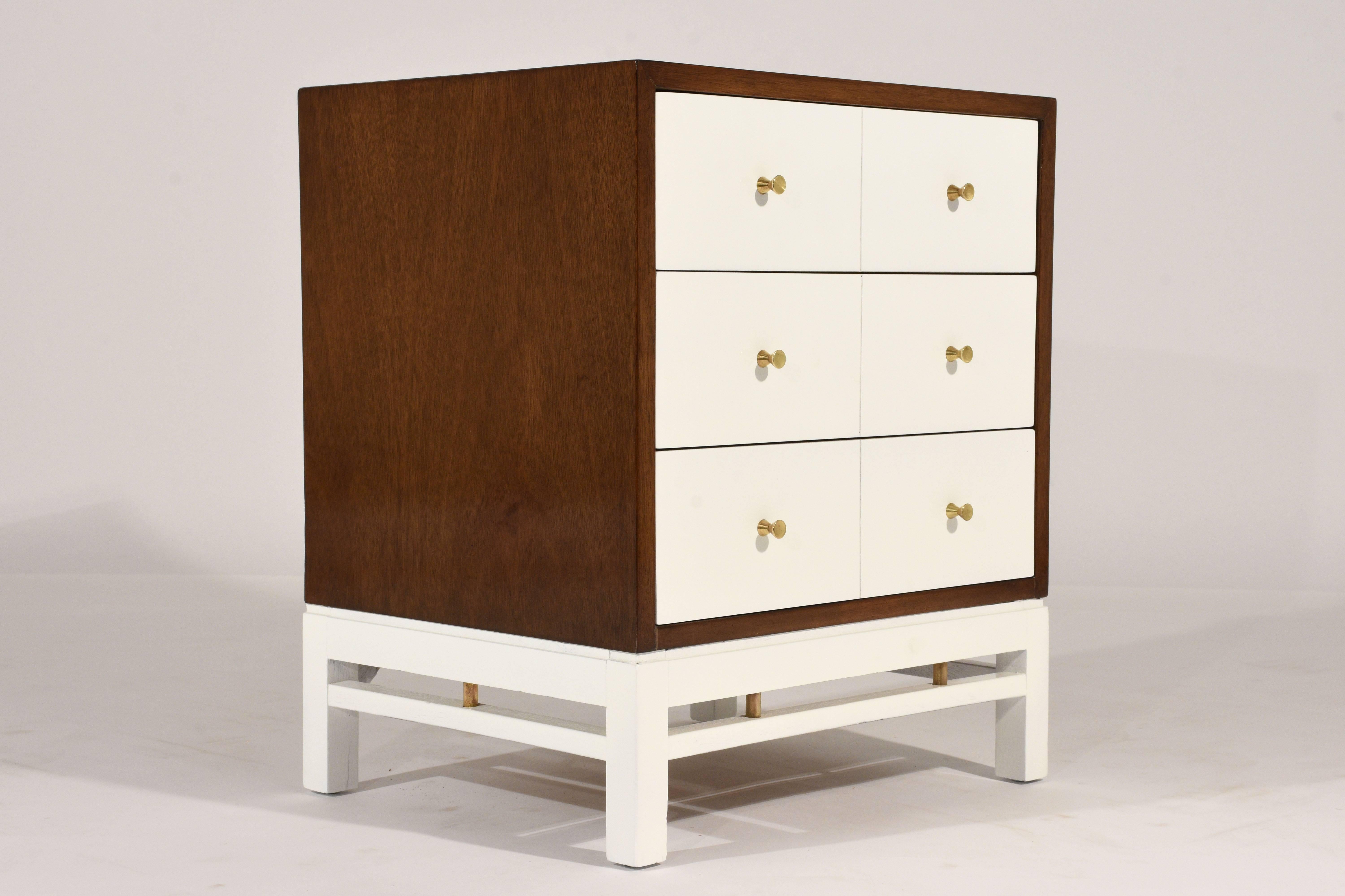 Carved Pair of Mid-Century Modern-Style Nightstands by Paul McCobb