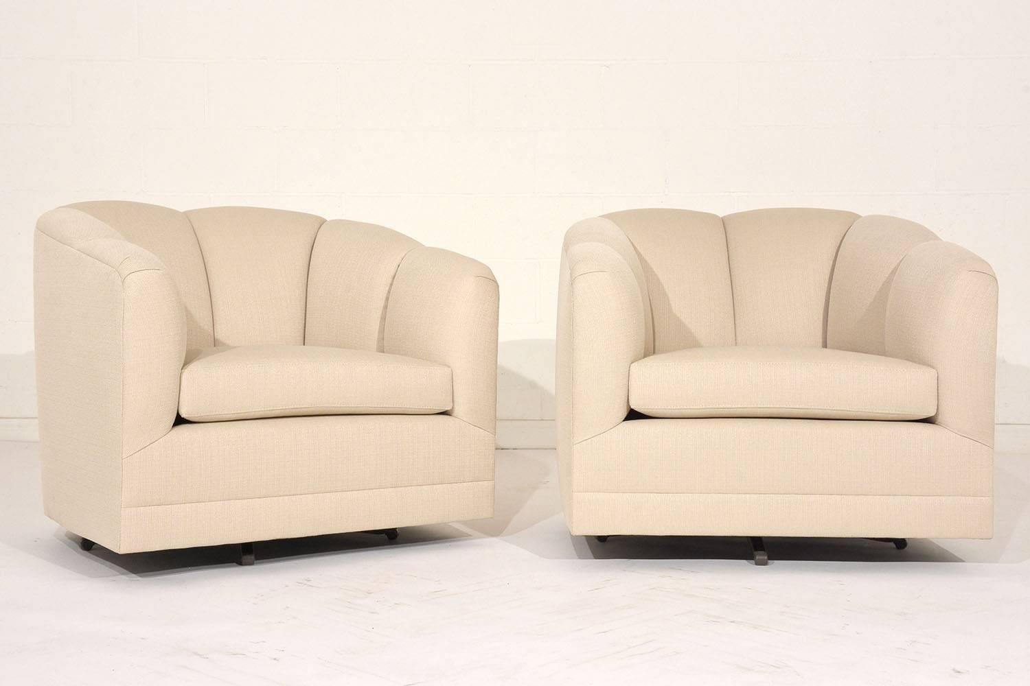 Pair of Mid-Century Swivel Lounge Chairs In Excellent Condition In Los Angeles, CA