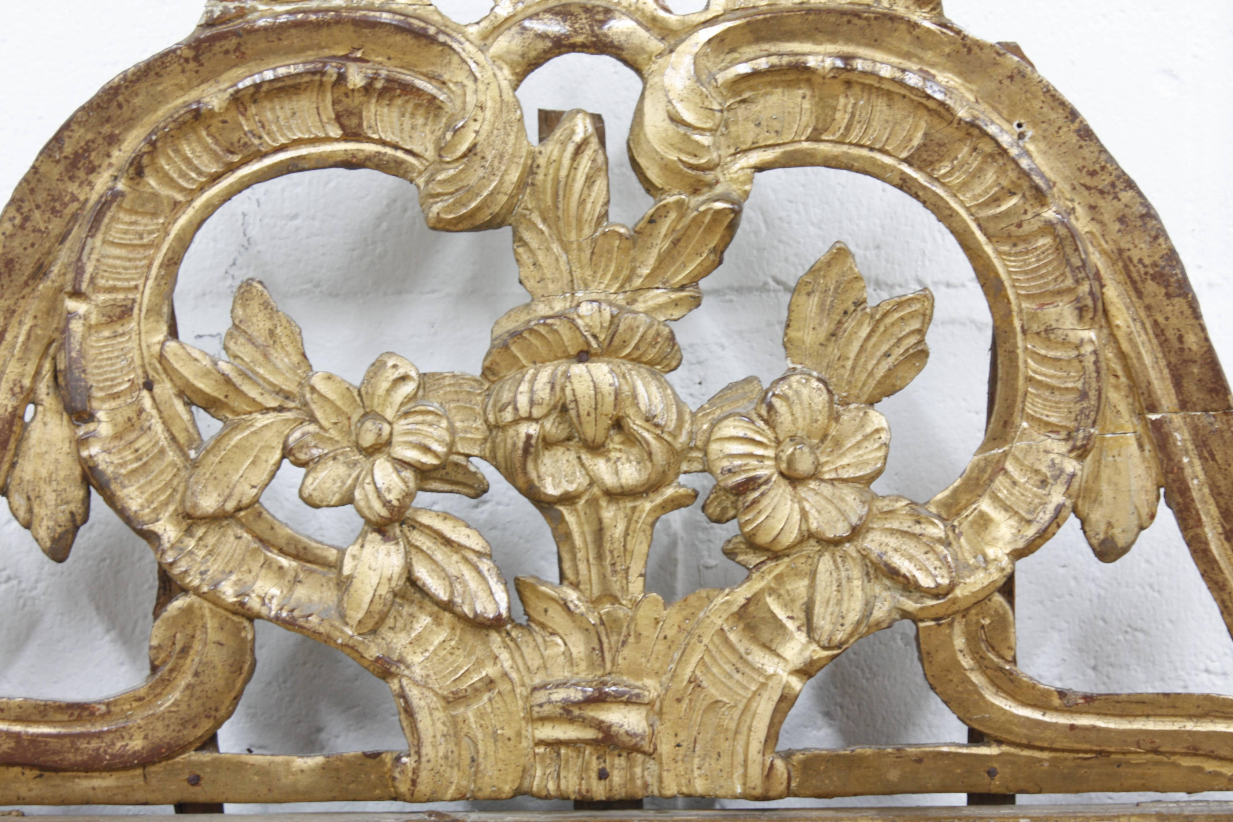 Carved Late 18th Century French Louis XVI-Style Giltwood Wall Mirror