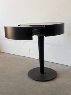 Skulpturaler runder Beistelltisch auf Sockel im italienischen Mid-Century-Modern-Stil