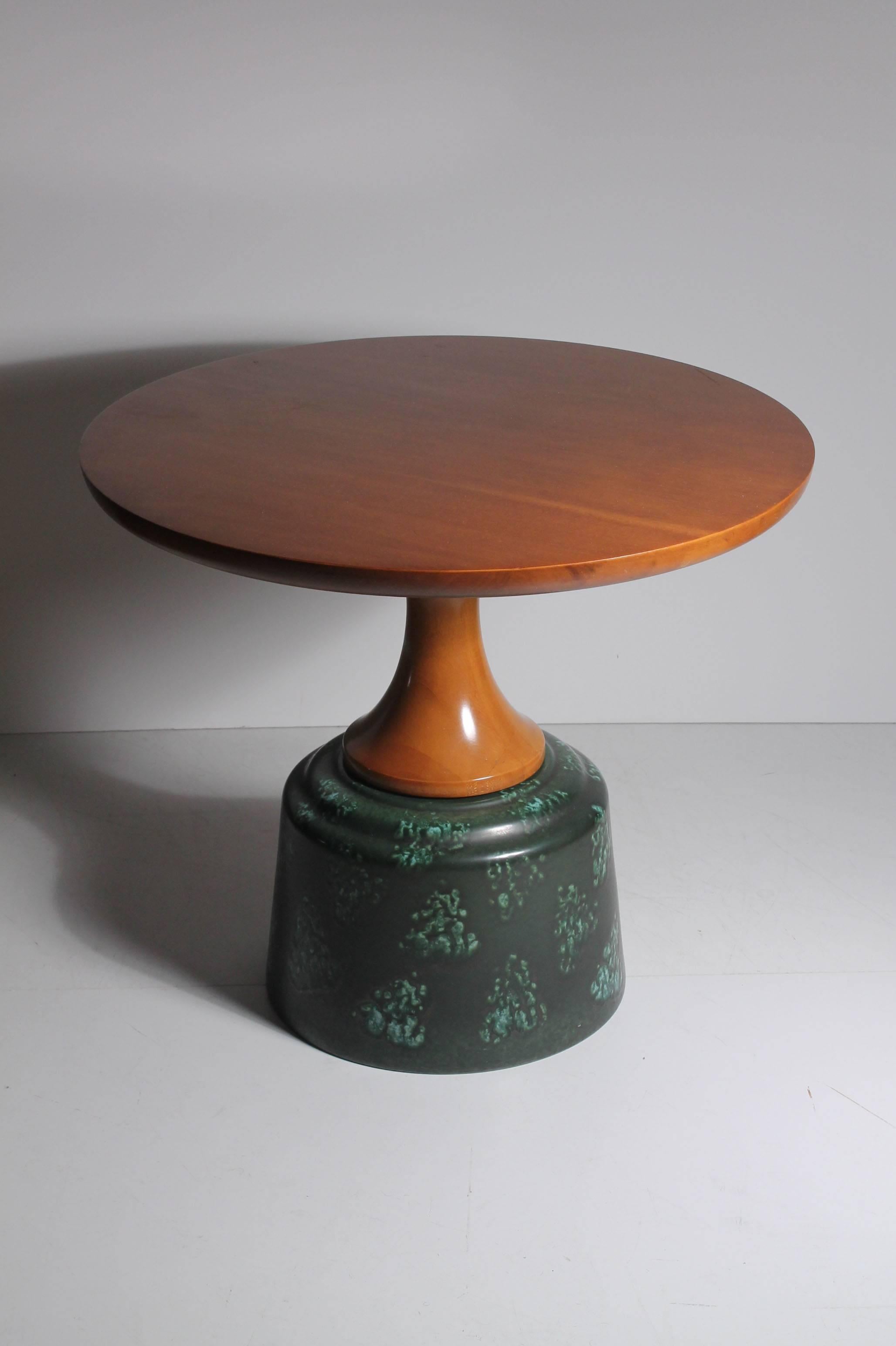 John Van Koert ceramic and wood occasional table for Drexel
Original cherry finish.
Farely rare table designs to come across. In the vein of the very popular Gordon and Jane Martz ceramic lamps.