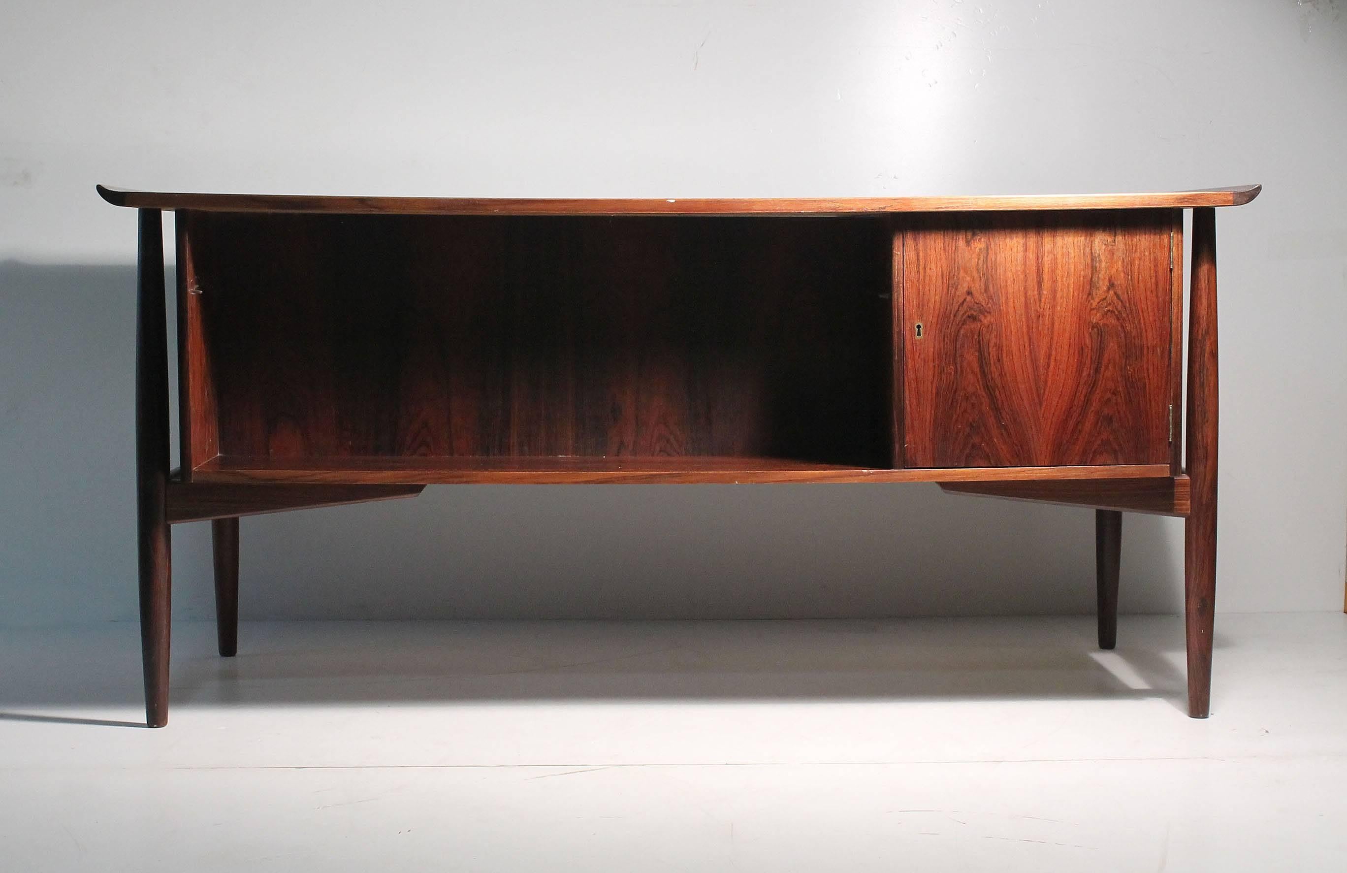 Exceptional Arne Vodder Rosewood Executive Desk In Good Condition In Chicago, IL