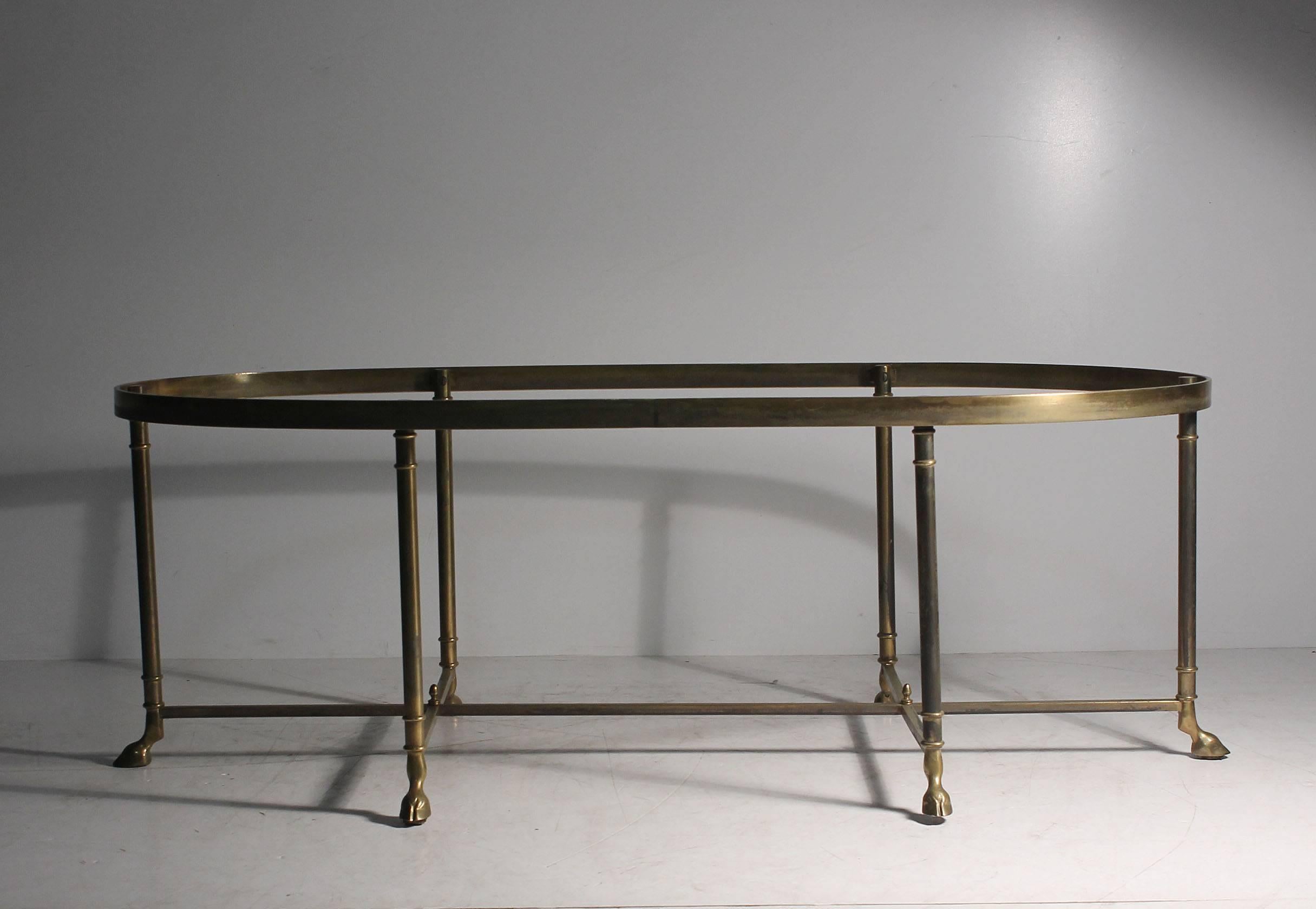 Vintage brass oval La Barge Hollywood Regency coffee table. These brass tables are extremely well-crafted and with a fine French design feel. In the manner of Maison Jansen.

Brass is in vintage condition with a nicely aged look. Structurally