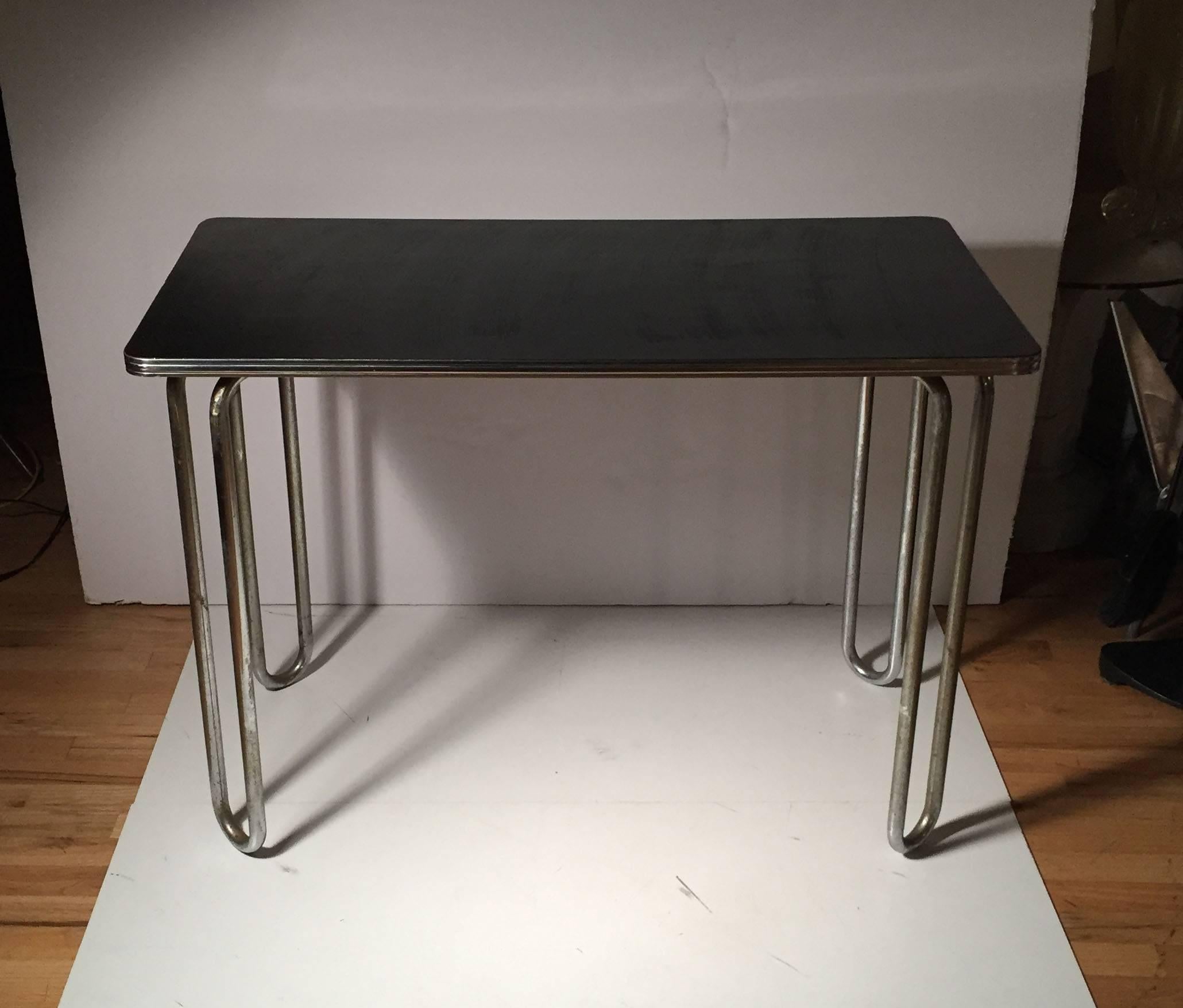 A nice period chrome tubular table by quality company. Makes for a nice writing desk, console or sofa table. Of the manner of The Bauhaus Marcel Breuer, Wolfgang Hoffmann and Gilbert Rohde.