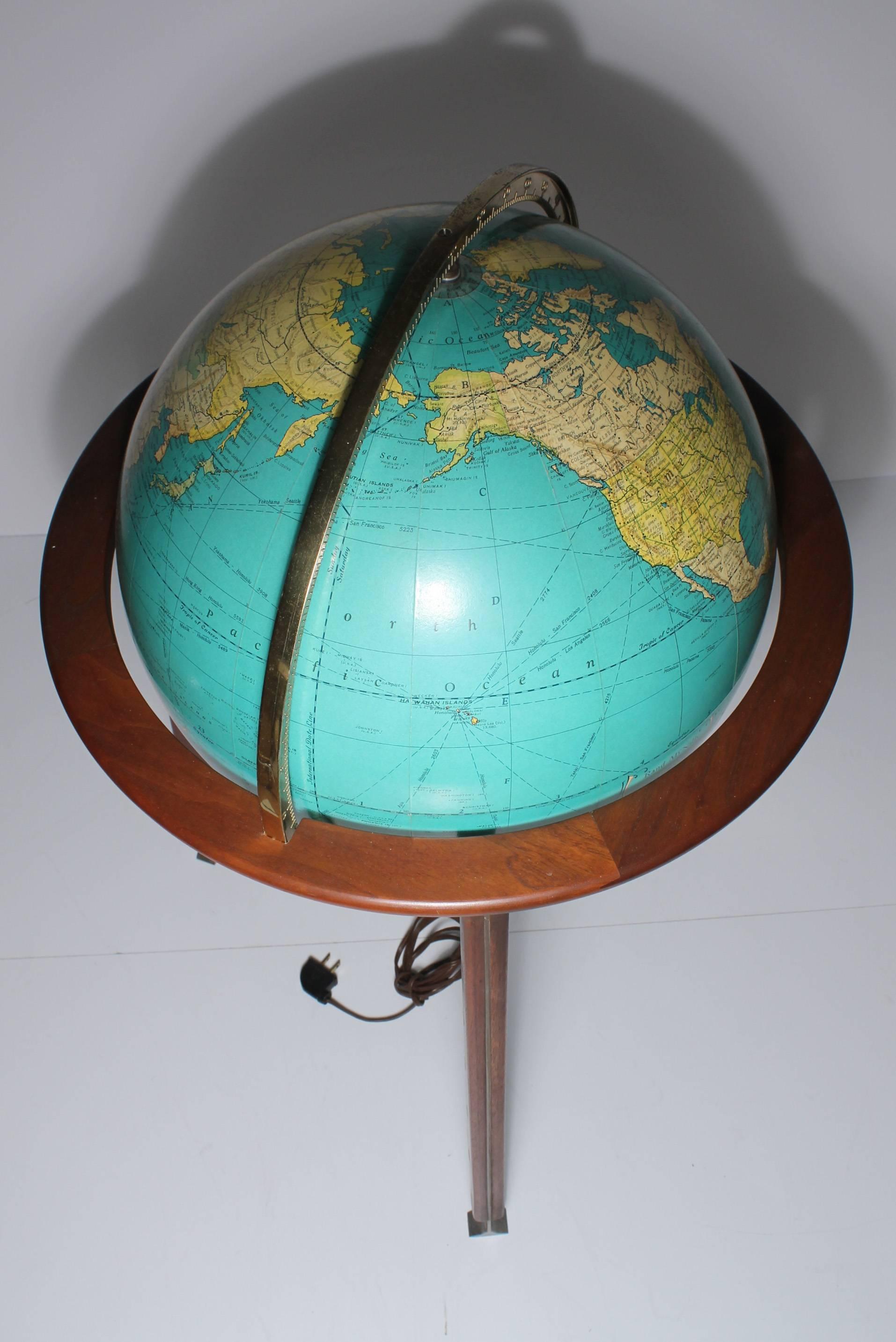 Bois Lampe Globe Illuminée par Edward Wormley pour Dunbar (Présenté dans le Catalogue) en vente