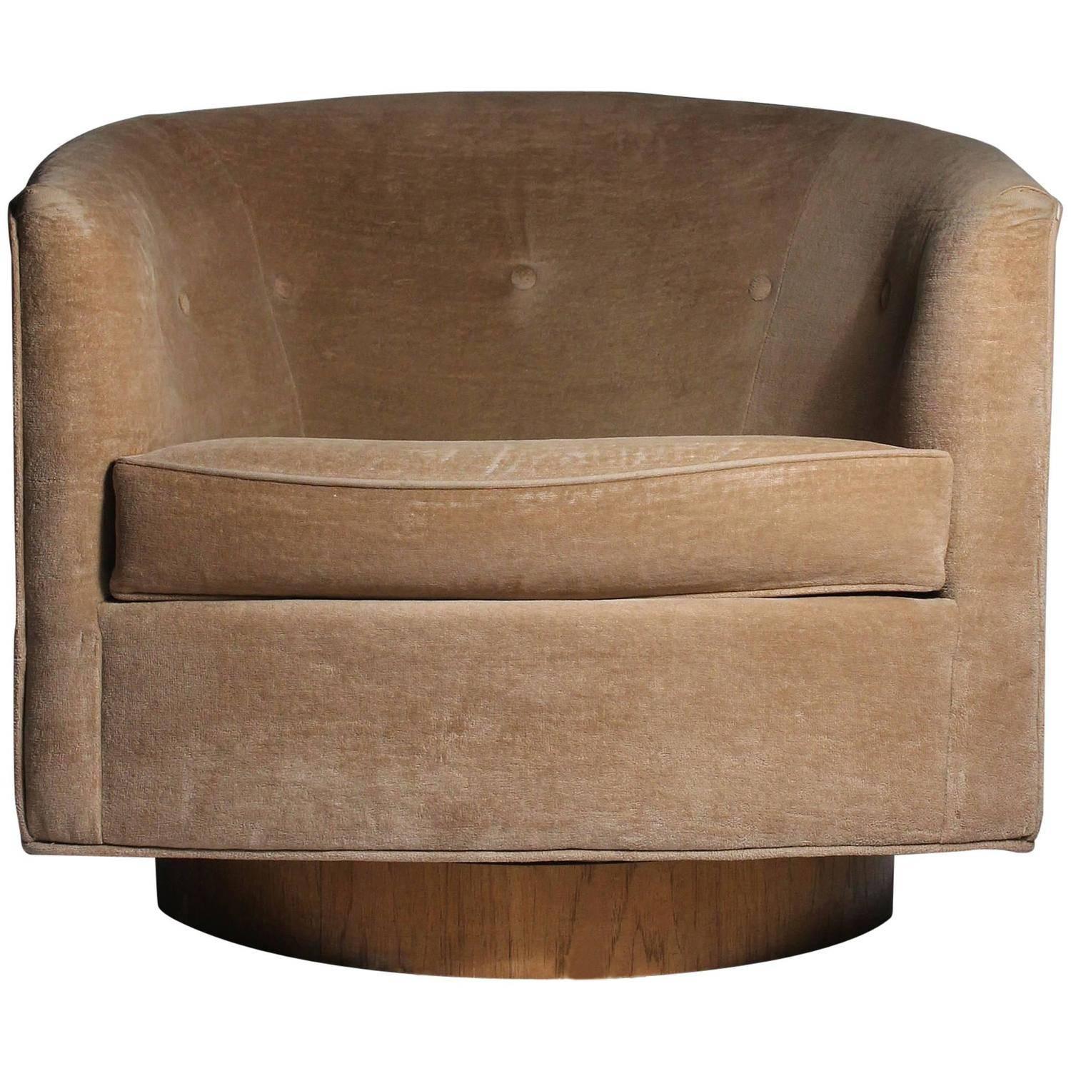 Milo Baughman Swivel Barrel Back Tub Club Lounge Chair