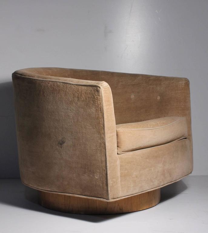 Milo Baughman Swivel Barrel Back Tub Club Lounge Chair at 1stDibs