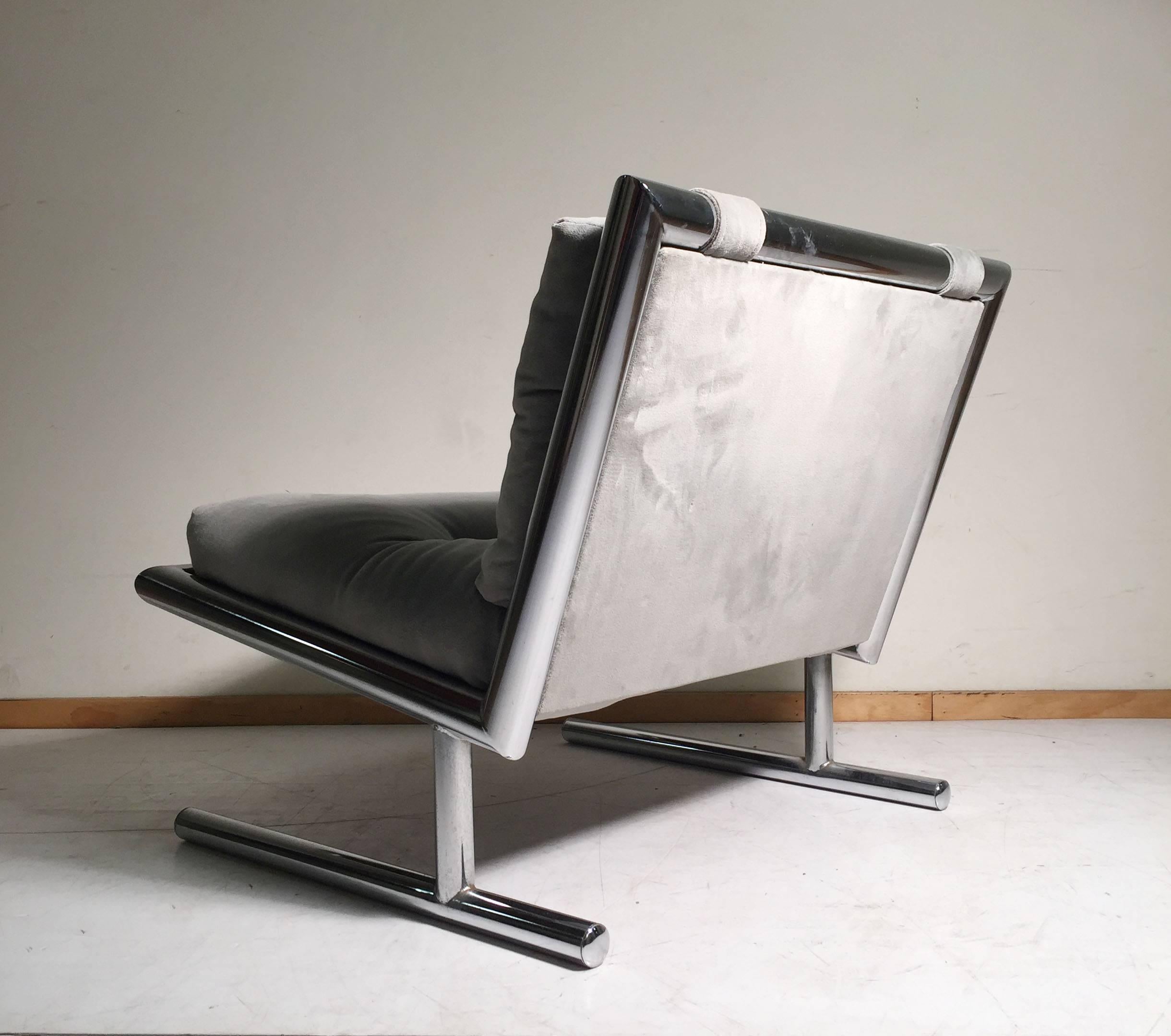 Paire de fauteuils de salon chromés vintage à base latérale par Arthur Umanoff pour Directional Bon état - En vente à Chicago, IL