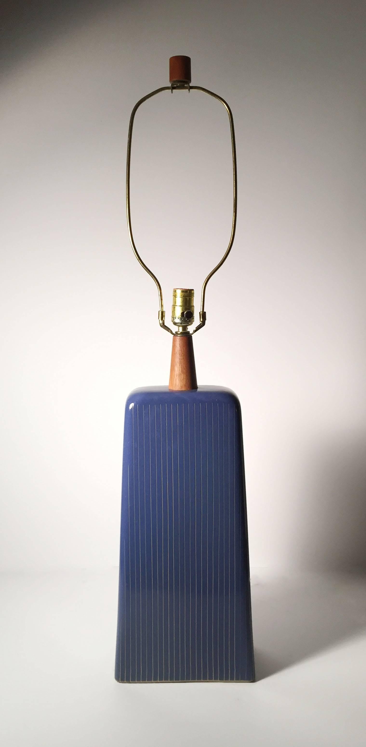 Large Gordon and Jane Martz blue lamp with incised linear design. Very Fashionable Color of Blue / Purple