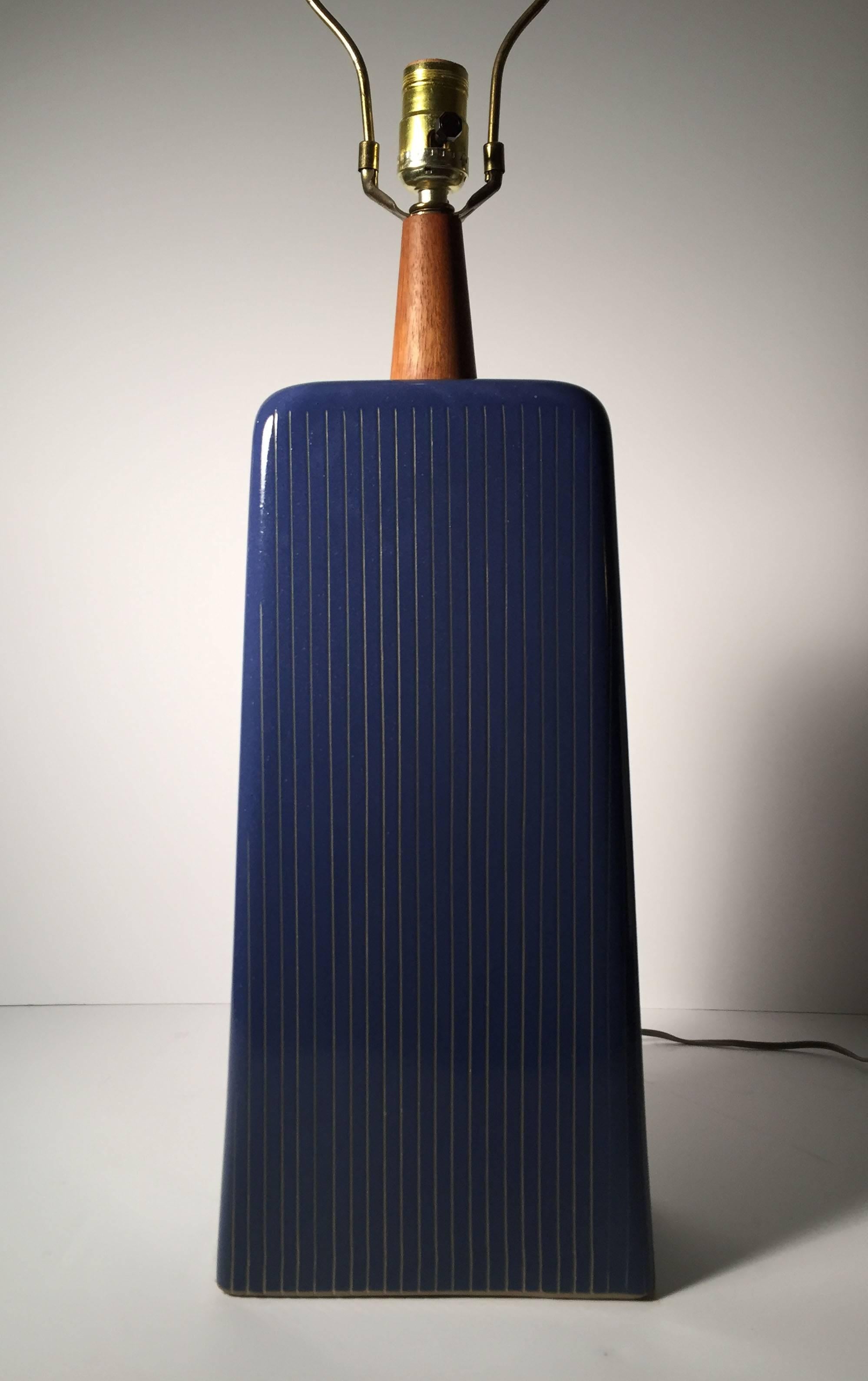 American Large Gordon & Jane Martz Blue Lamp Incised Design FASHIONABLE COLOR