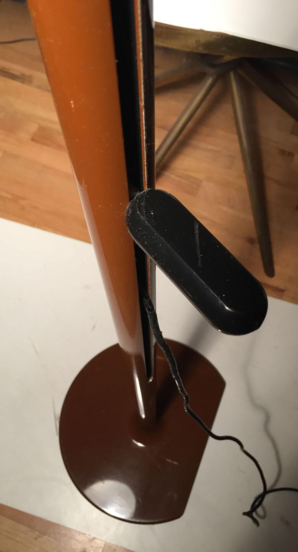 Lampadaire vintage original Joe Colombo Coupe Arc pour Oluce in Chocolate en vente 1