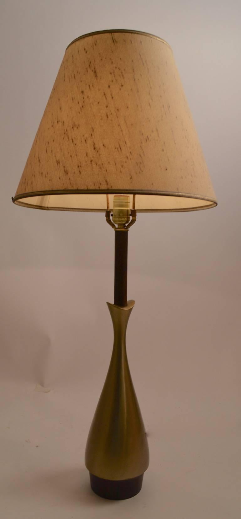 Mid-Century Modern Laurel Metal Tear Drop Form Table Lamp For Sale