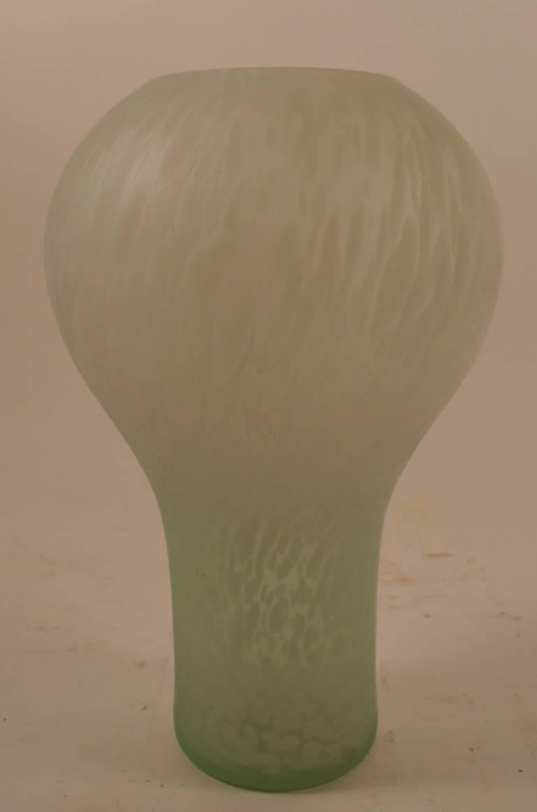 Interesting bulbous for Postmodern glass vase, having a frosted surface of white spatter and abstract gesture highlight decoration. The 